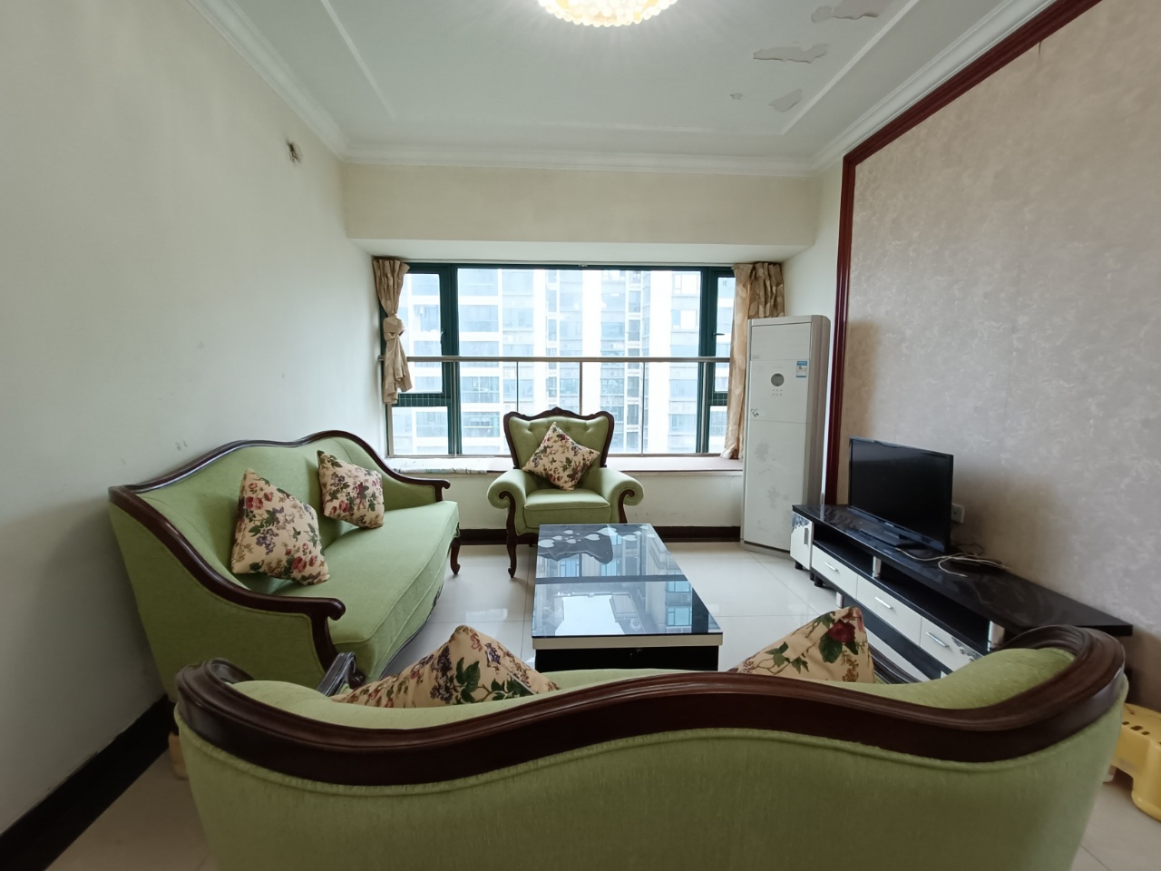 恒大城 3室2厅1卫 1800.0元/月 恒大城 3室2厅1卫 1800.0元/月室内图