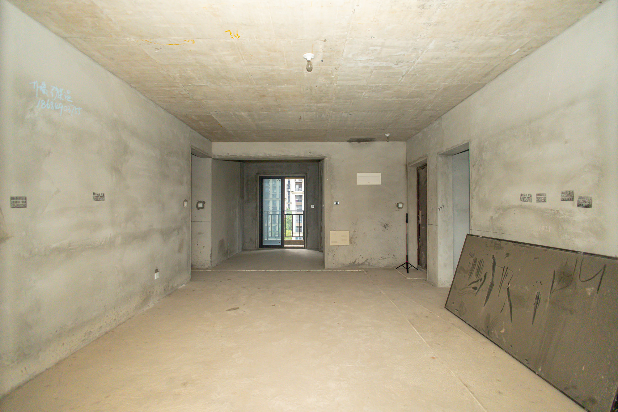 星湖湾二期洋房 4室2厅2卫 149.0万 星湖湾二期洋房 4室2厅2卫 149.0万客厅