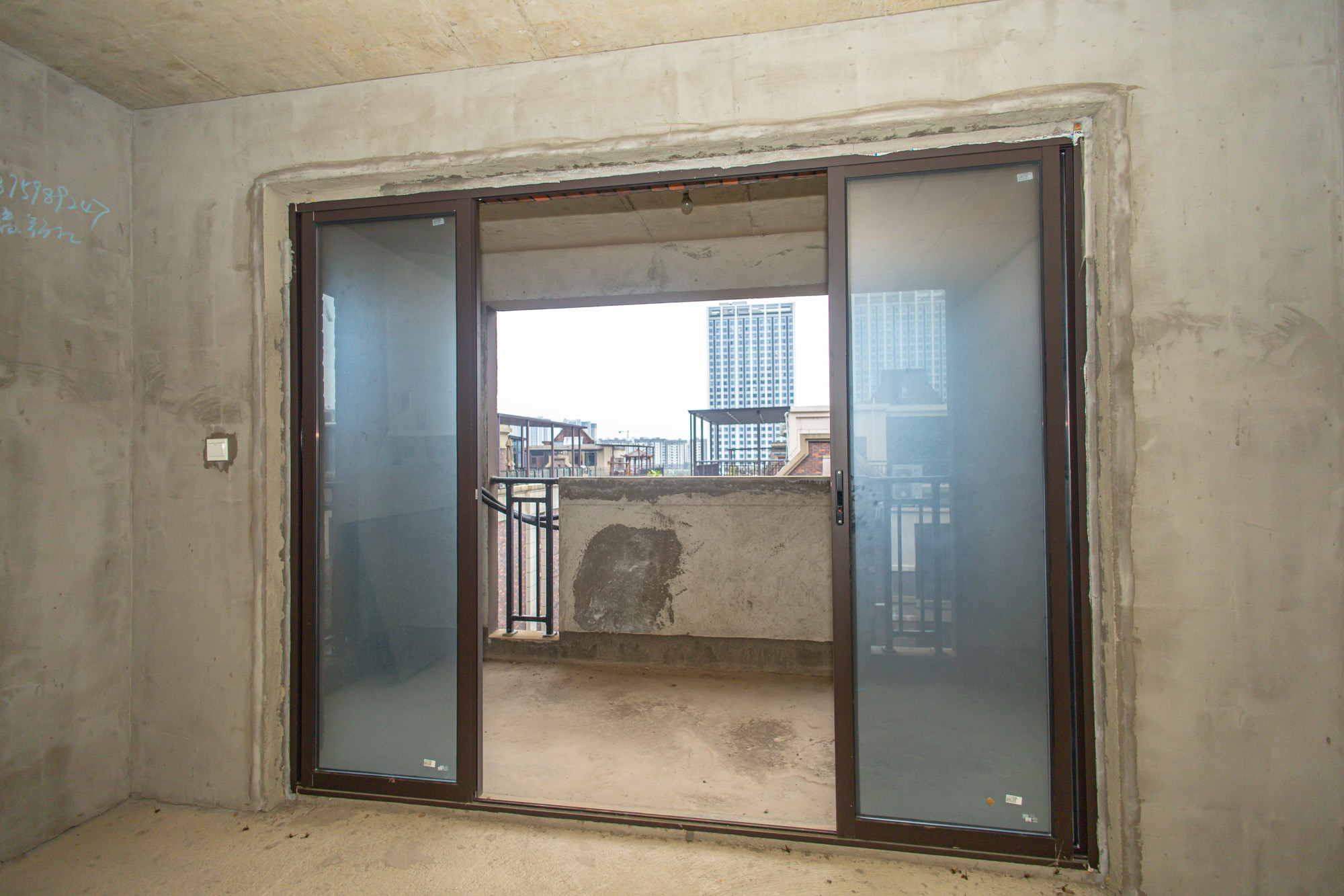 星湖湾二期洋房 4室2厅2卫 149.0万 星湖湾二期洋房 4室2厅2卫 149.0万阳台