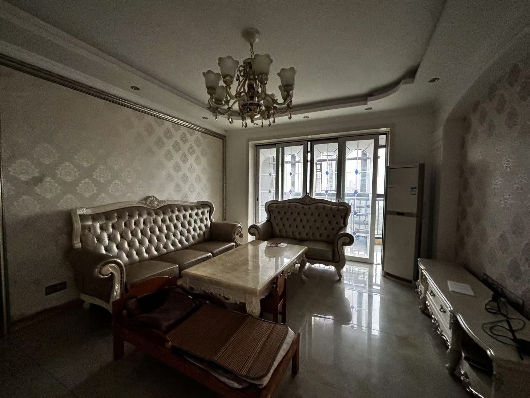 泰山公馆 3室2厅1卫 1700.0元/月 泰山公馆 3室2厅1卫 1700.0元/月室内图