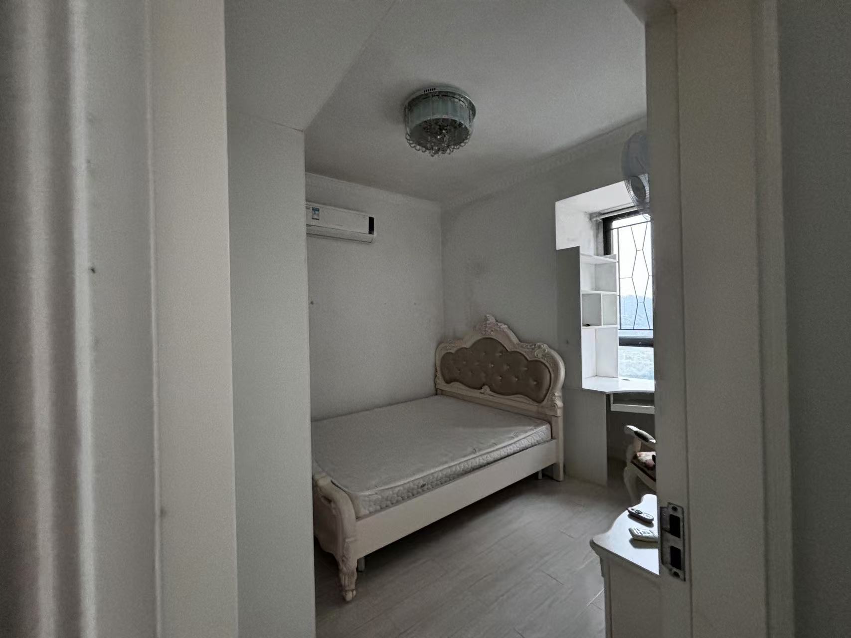 泰山公馆 3室2厅1卫 1700.0元/月 泰山公馆 3室2厅1卫 1700.0元/月室内图