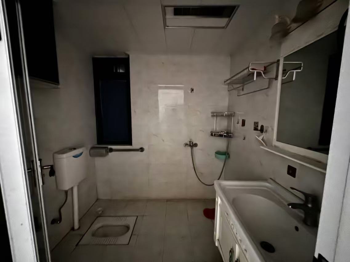 泰山公馆 3室2厅1卫 1700.0元/月 泰山公馆 3室2厅1卫 1700.0元/月室内图