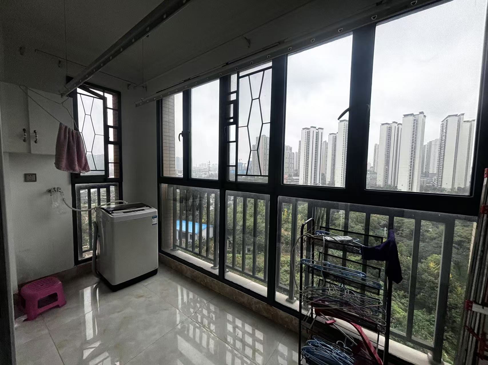 泰山公馆 3室2厅1卫 1700.0元/月 泰山公馆 3室2厅1卫 1700.0元/月室内图