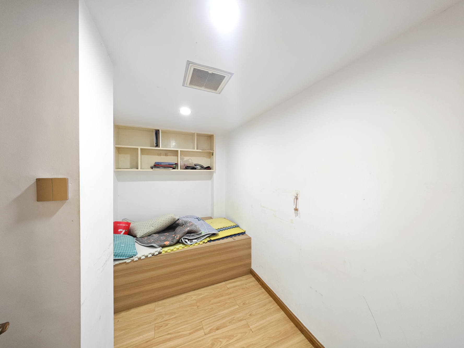 景环小区  3室2厅1卫   65.00万卧室
