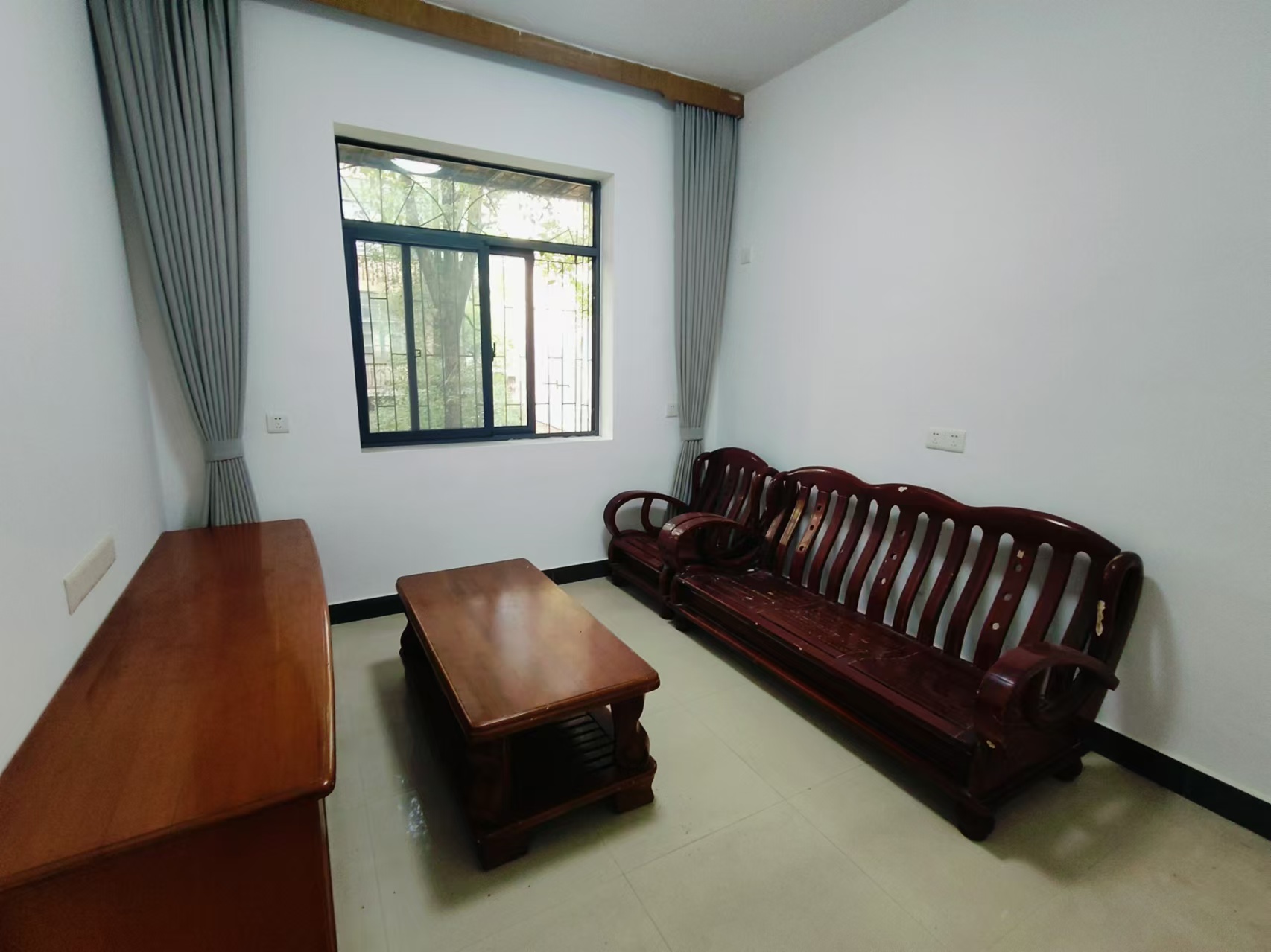 601红卫村 2室1厅1卫 1000.0元/月 601红卫村 2室1厅1卫 1000.0元/月室内图