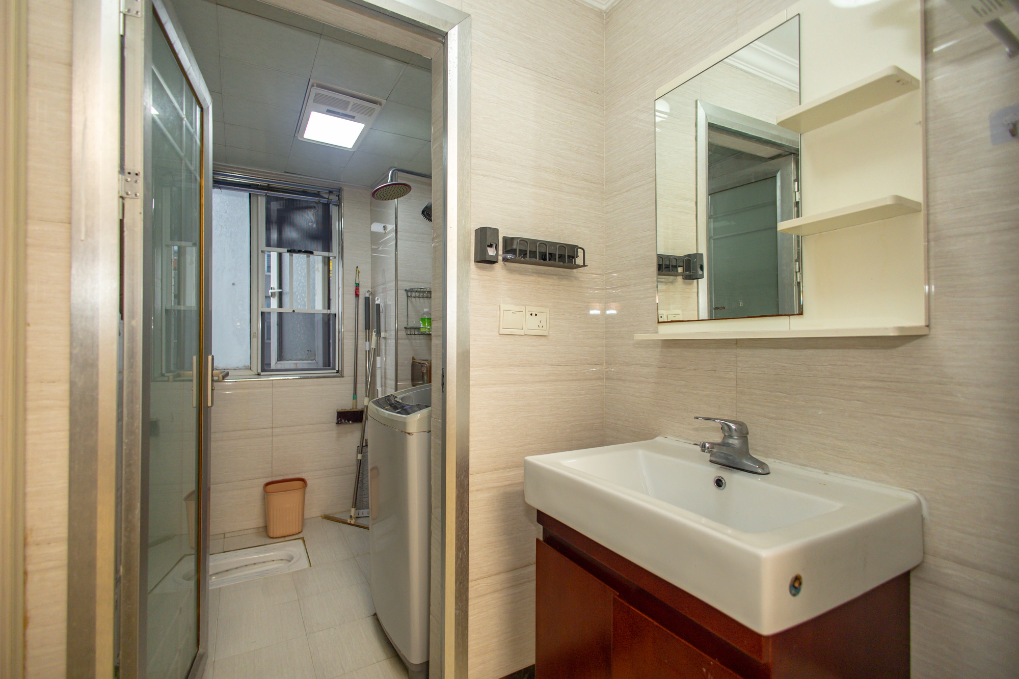 新长海广场 2室2厅1卫 58.0万 新长海广场 2室2厅1卫 58.0万卫生间