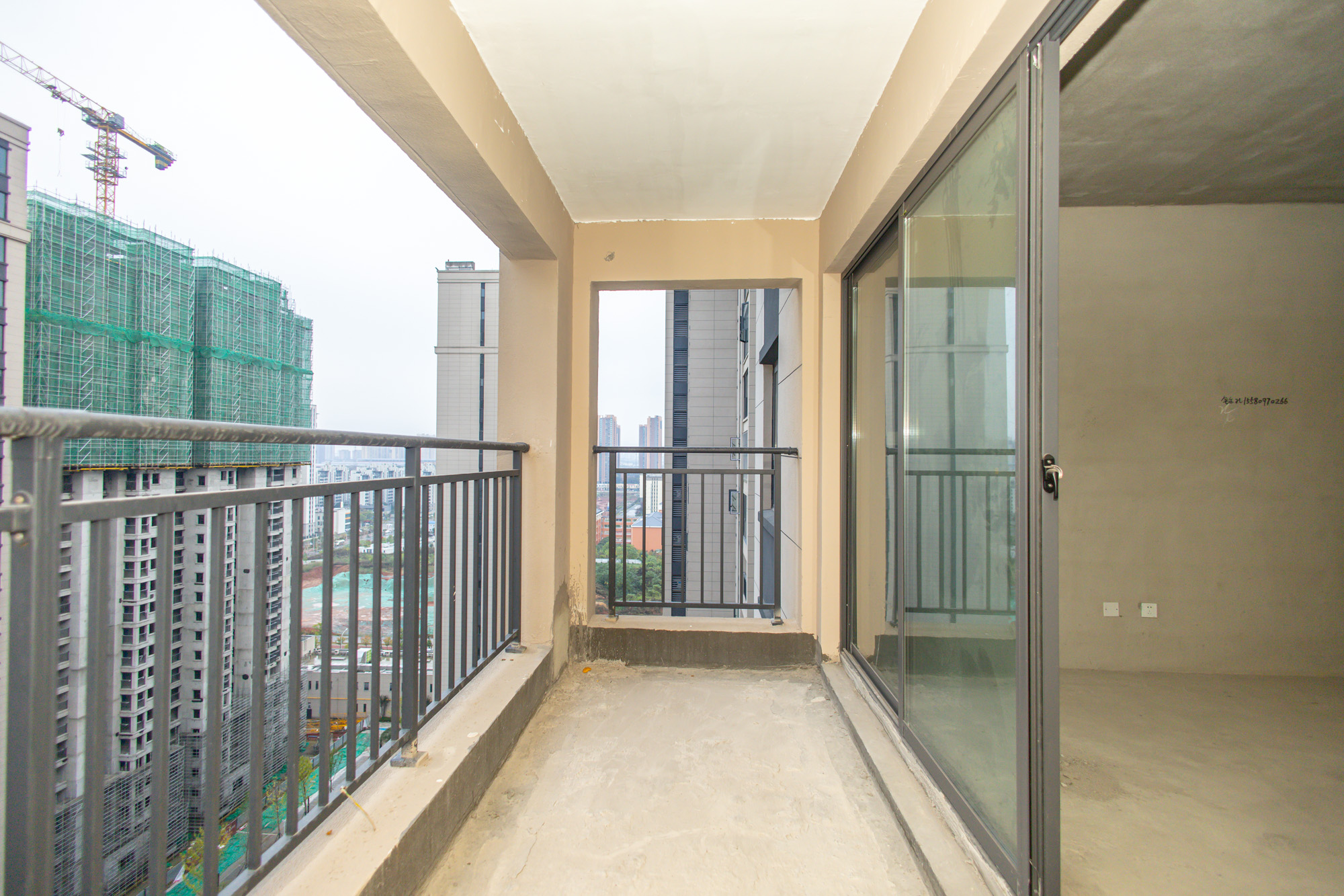 中梁正荣府  4室2厅2卫    148.0万 中梁正荣府  4室2厅2卫    148.0万阳台