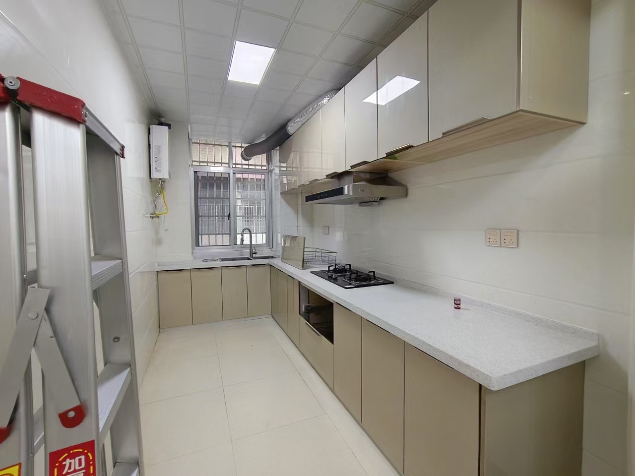 明月小区  3室2厅2卫   1600.00元/月室内图