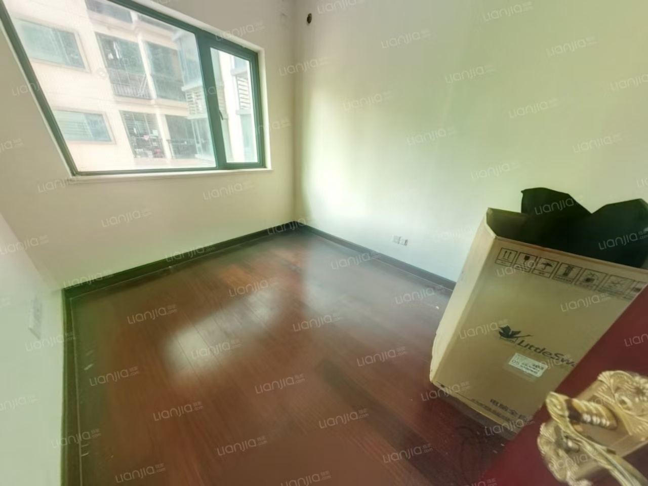 恒大翡翠华庭 2室2厅1卫 1800.0元/月 恒大翡翠华庭 2室2厅1卫 1800.0元/月室内图