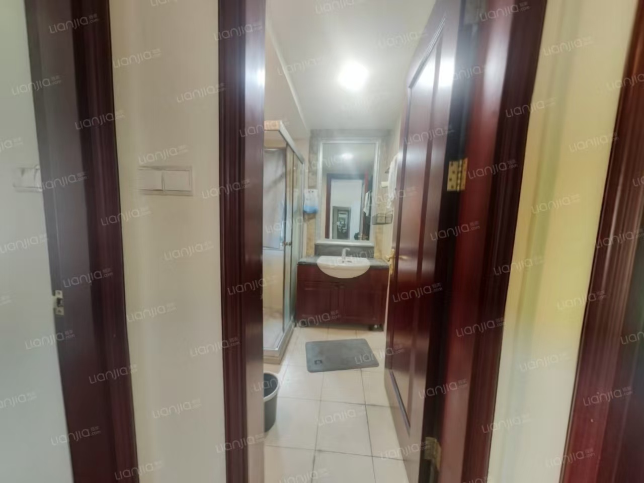 恒大翡翠华庭 2室2厅1卫 1800.0元/月 恒大翡翠华庭 2室2厅1卫 1800.0元/月室内图