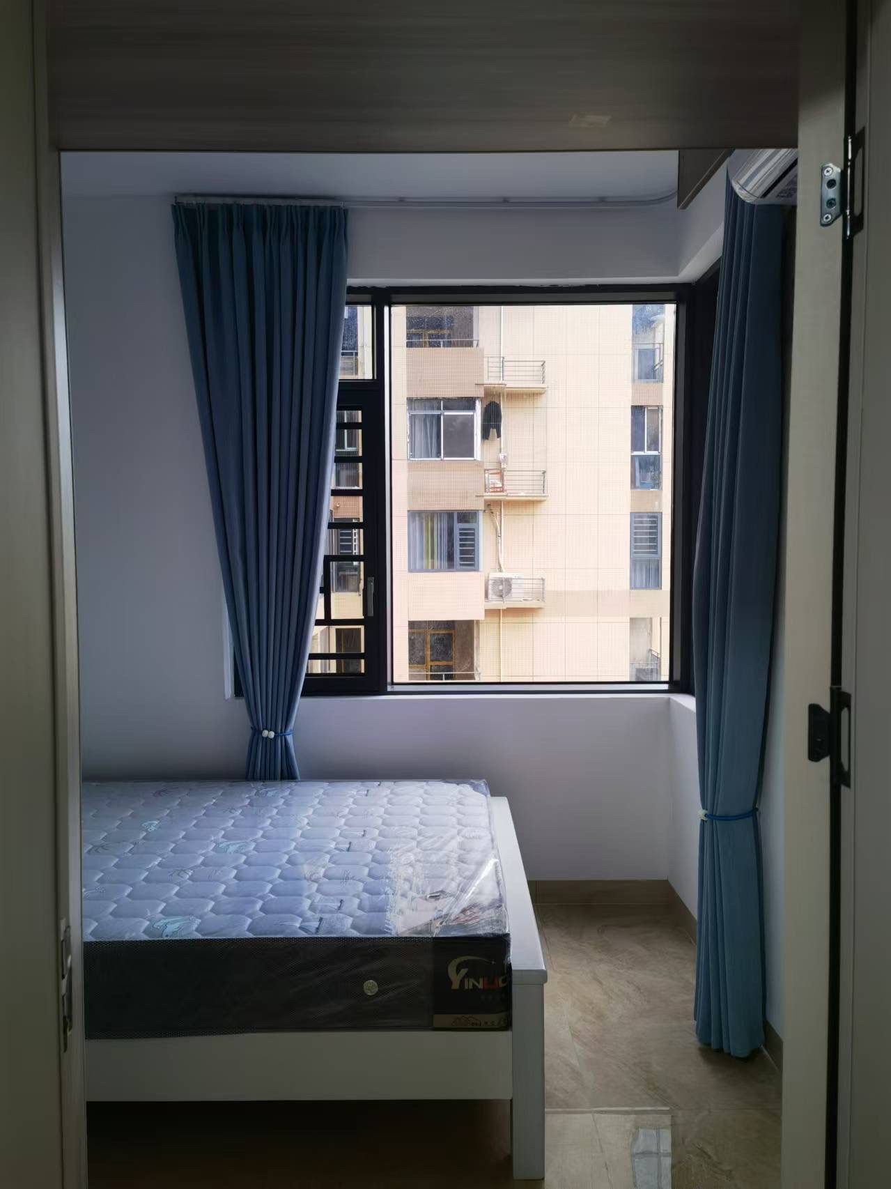 融冠亲城 3室2厅1卫 2800.0元/月 融冠亲城 3室2厅1卫 2800.0元/月室内图