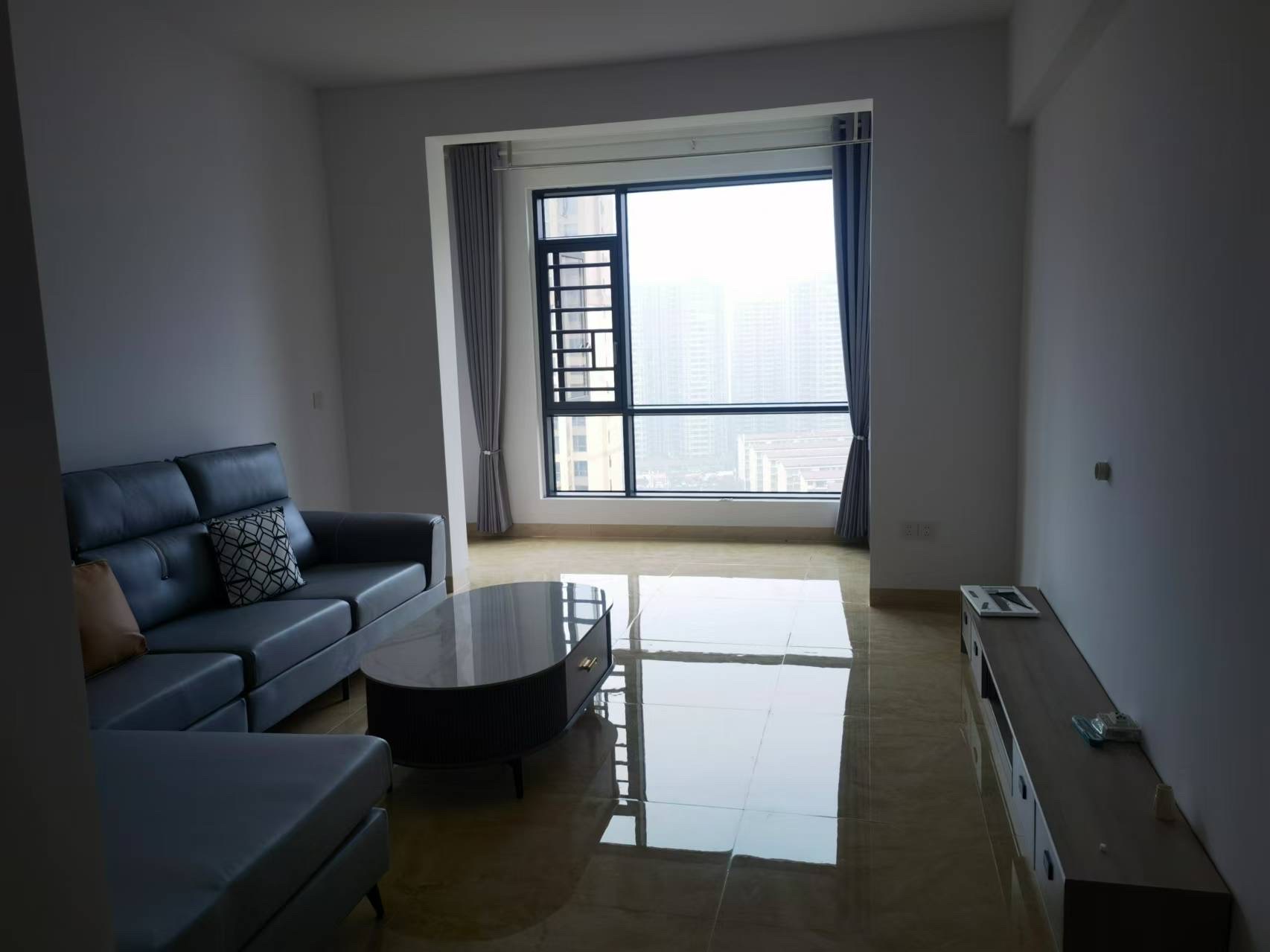 融冠亲城 3室2厅1卫 2800.0元/月 融冠亲城 3室2厅1卫 2800.0元/月室内图