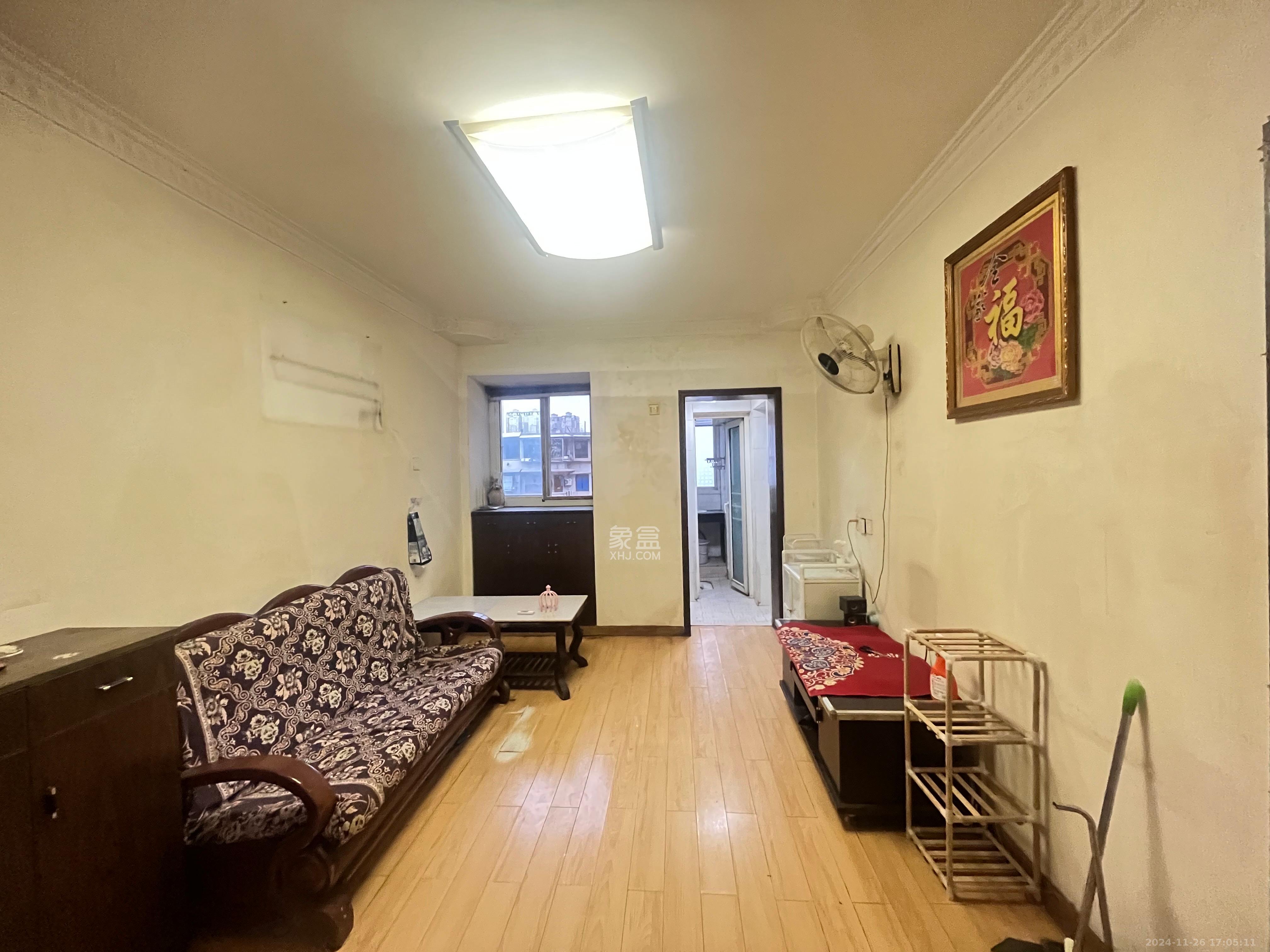 桂花路铁建宿舍  2室1厅1卫    1400.0元/月 桂花路铁建宿舍  2室1厅1卫    1400.0元/月室内图