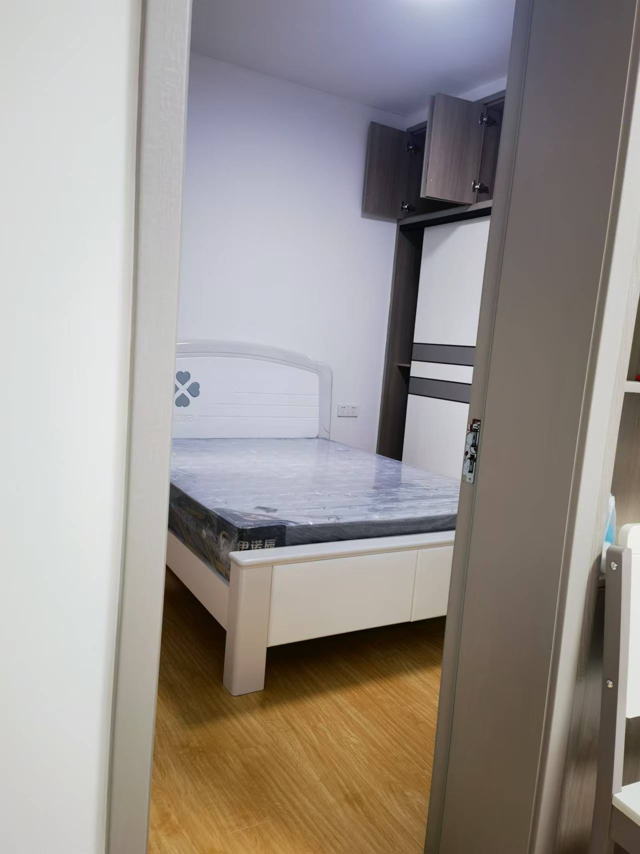 融冠亲城 3室2厅1卫 2800.0元/月 融冠亲城 3室2厅1卫 2800.0元/月室内图