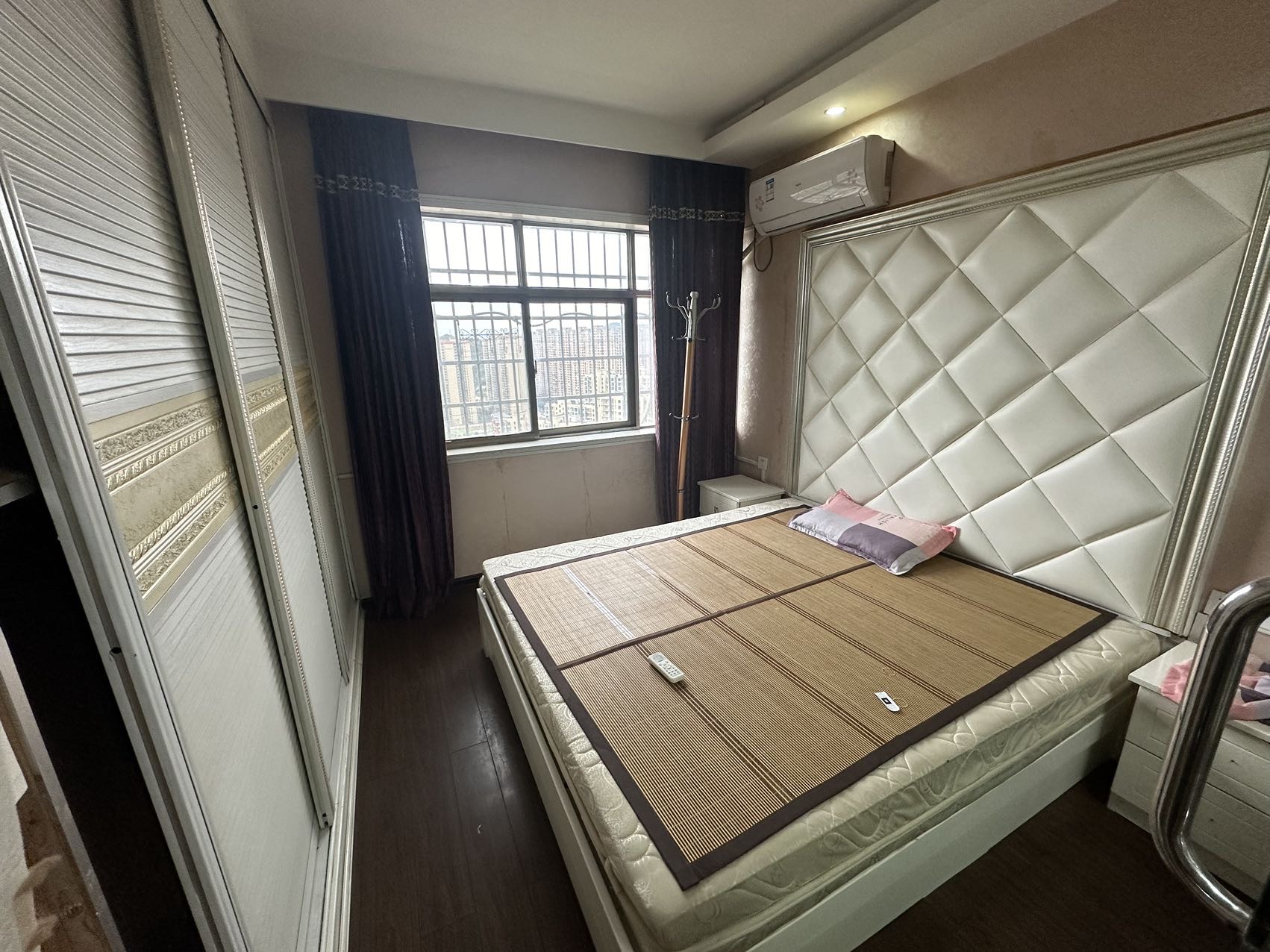 东方豪苑 1室1厅1卫 1300.0元/月 东方豪苑 1室1厅1卫 1300.0元/月室内图