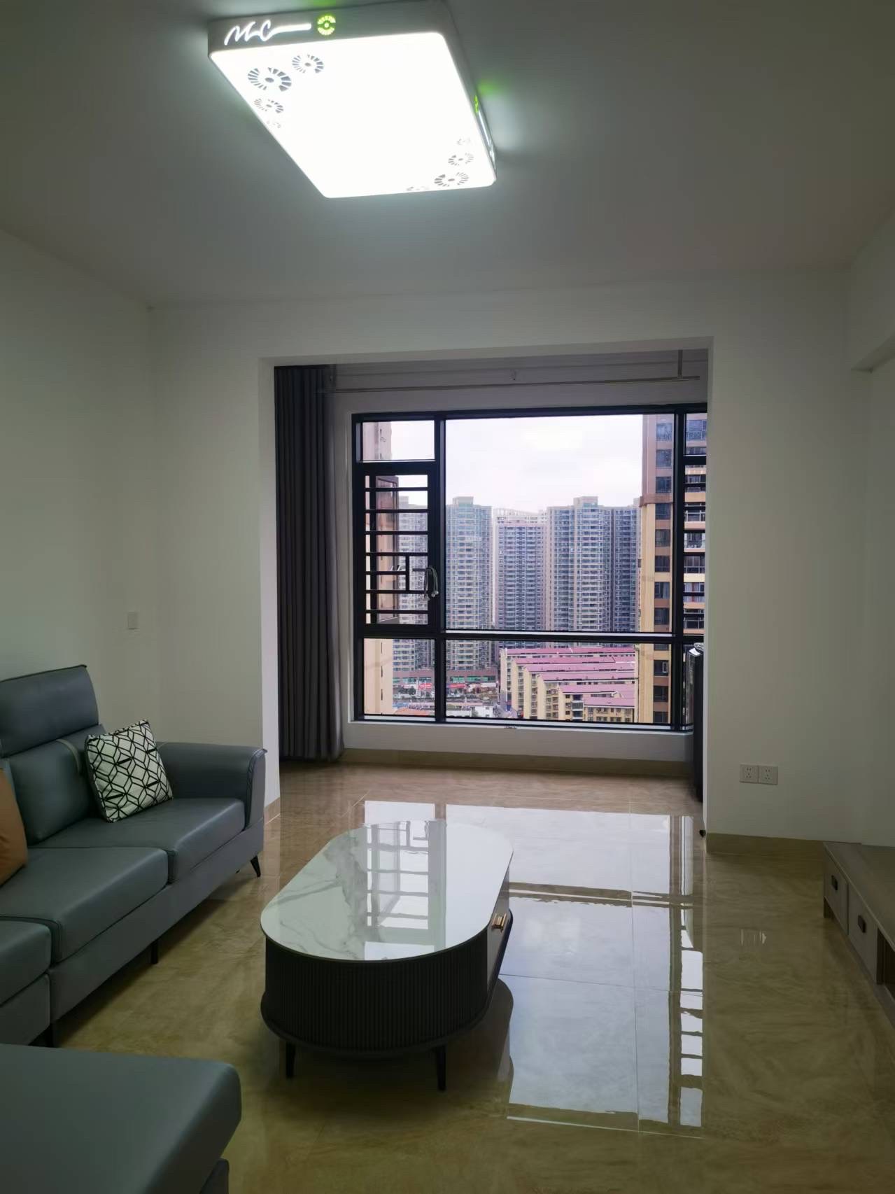 融冠亲城 3室2厅1卫 2800.0元/月 融冠亲城 3室2厅1卫 2800.0元/月室内图