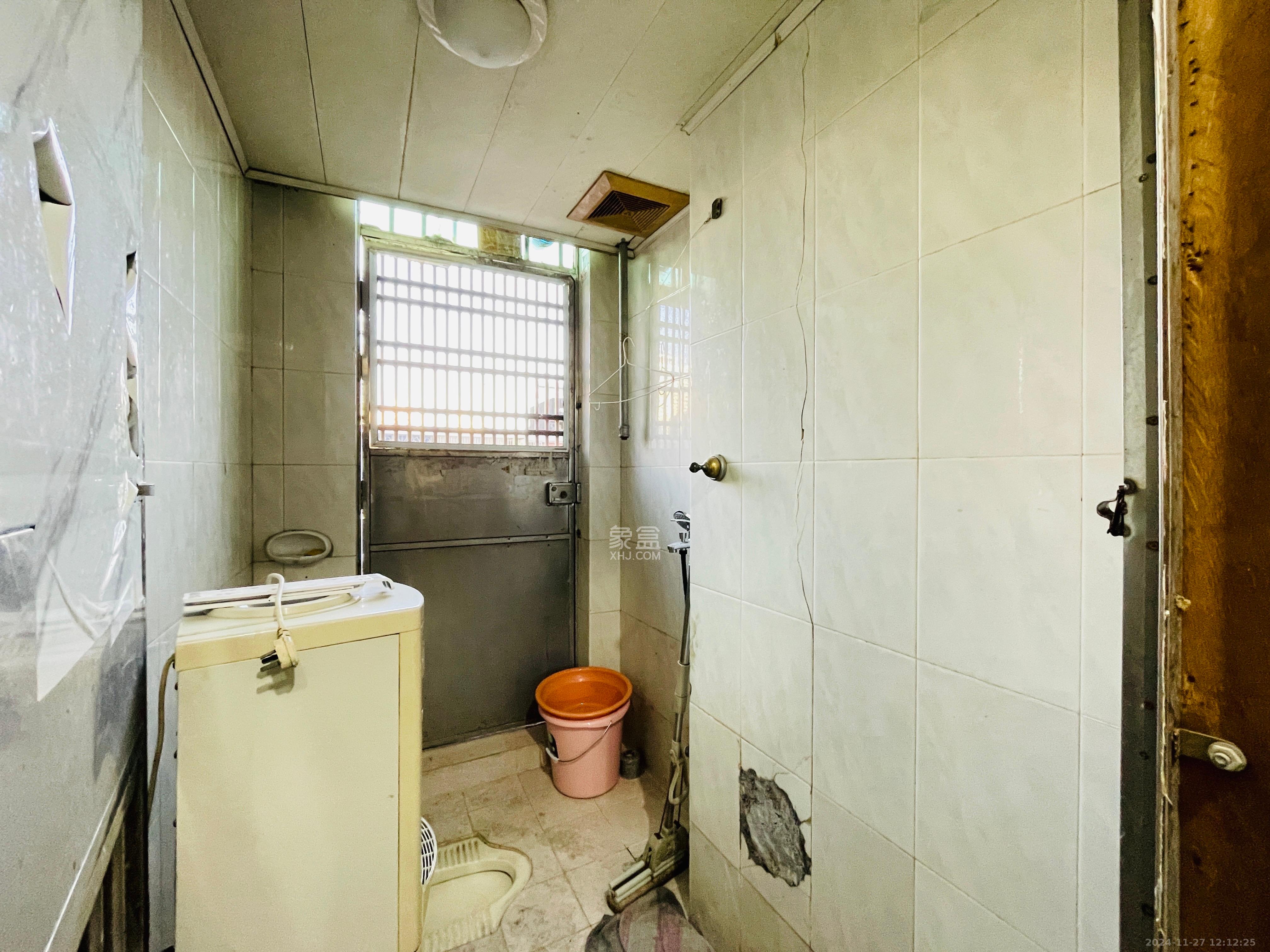 建工集团单位房 1室2厅2卫 2500.0元/月 建工集团单位房 1室2厅2卫 2500.0元/月室内图