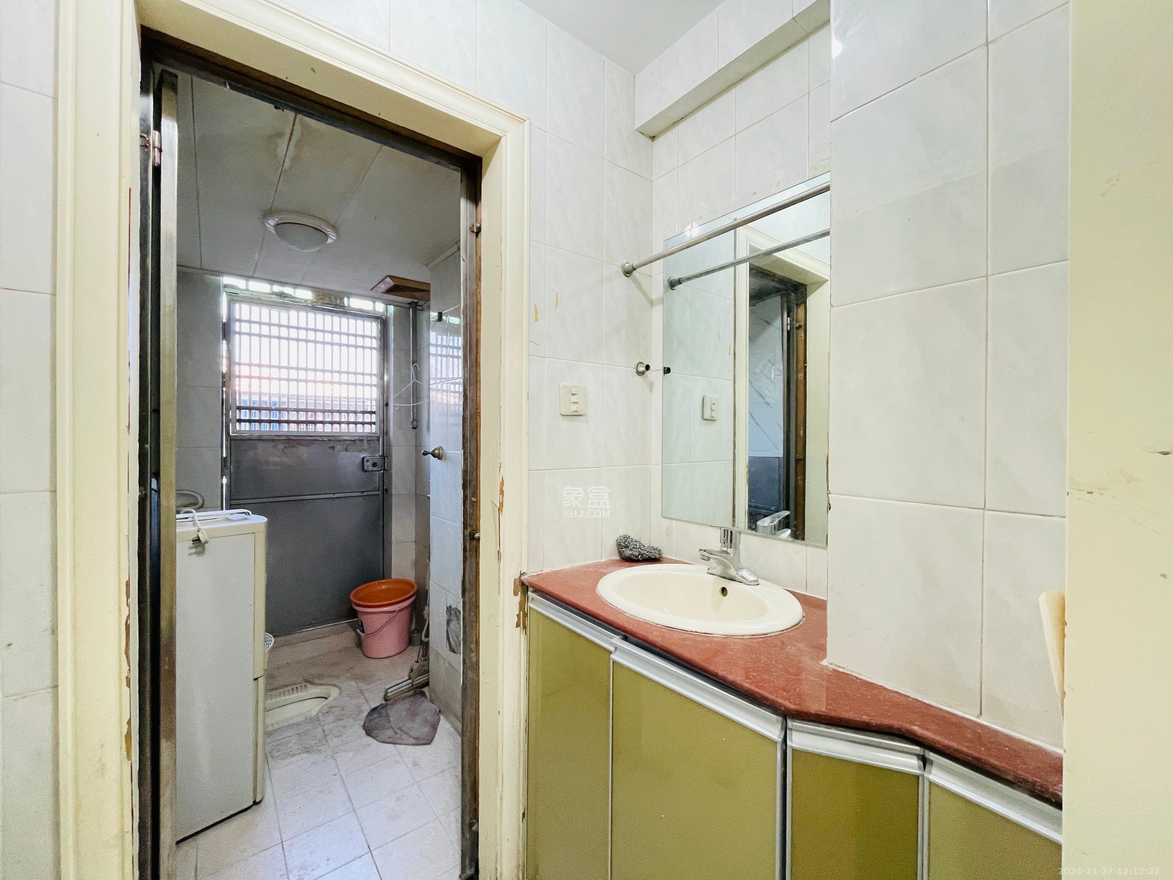 建工集团单位房 1室2厅2卫 2500.0元/月 建工集团单位房 1室2厅2卫 2500.0元/月室内图