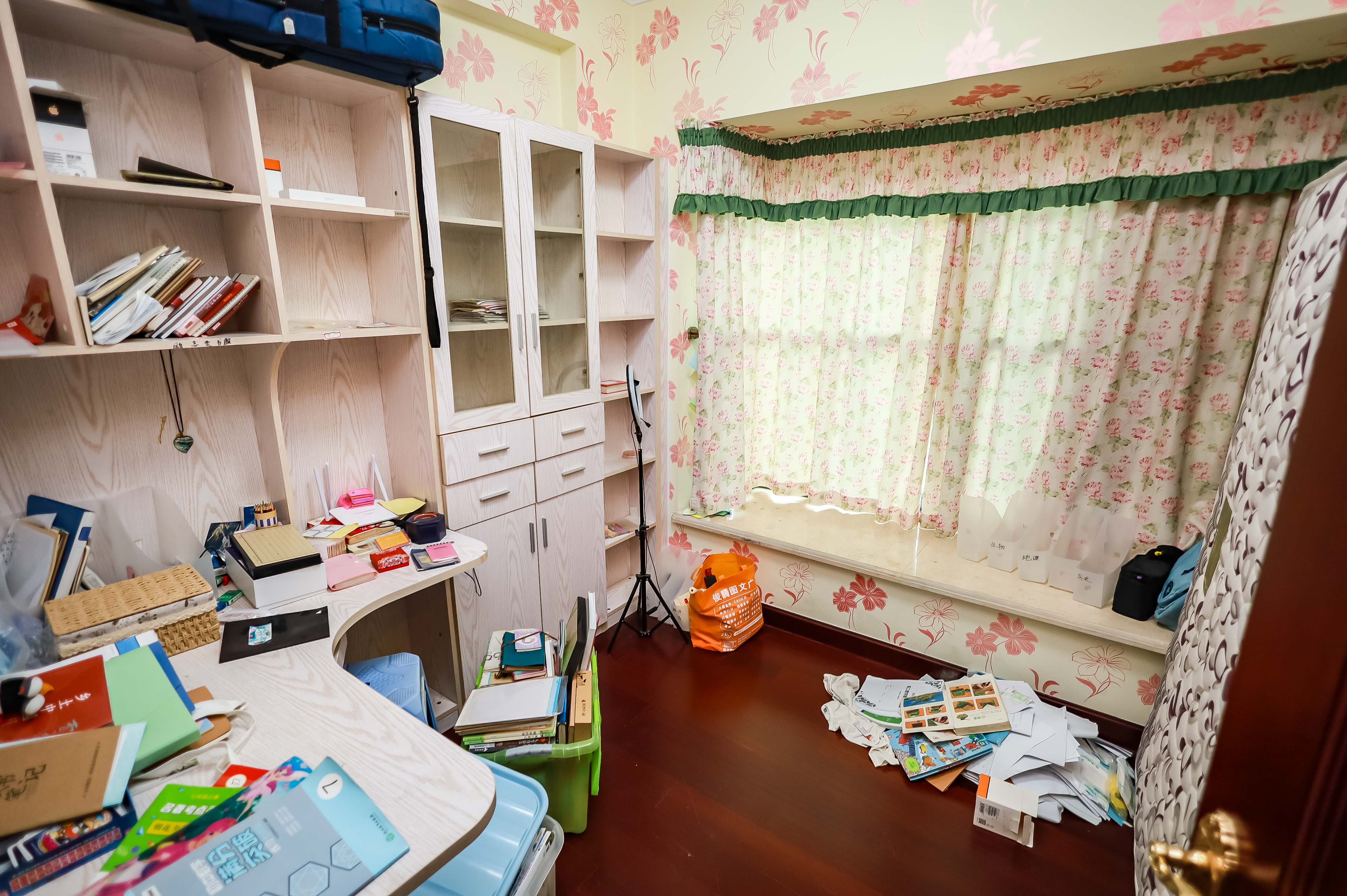 恒大华府  4室2厅2卫   195.00万卧室