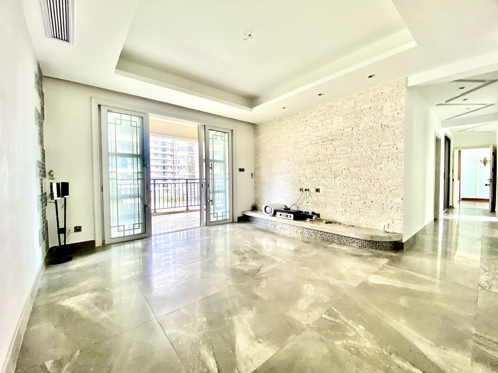 绿地海长流三期  5室2厅2卫    229.0万 绿地海长流三期  5室2厅2卫    229.0万室内图