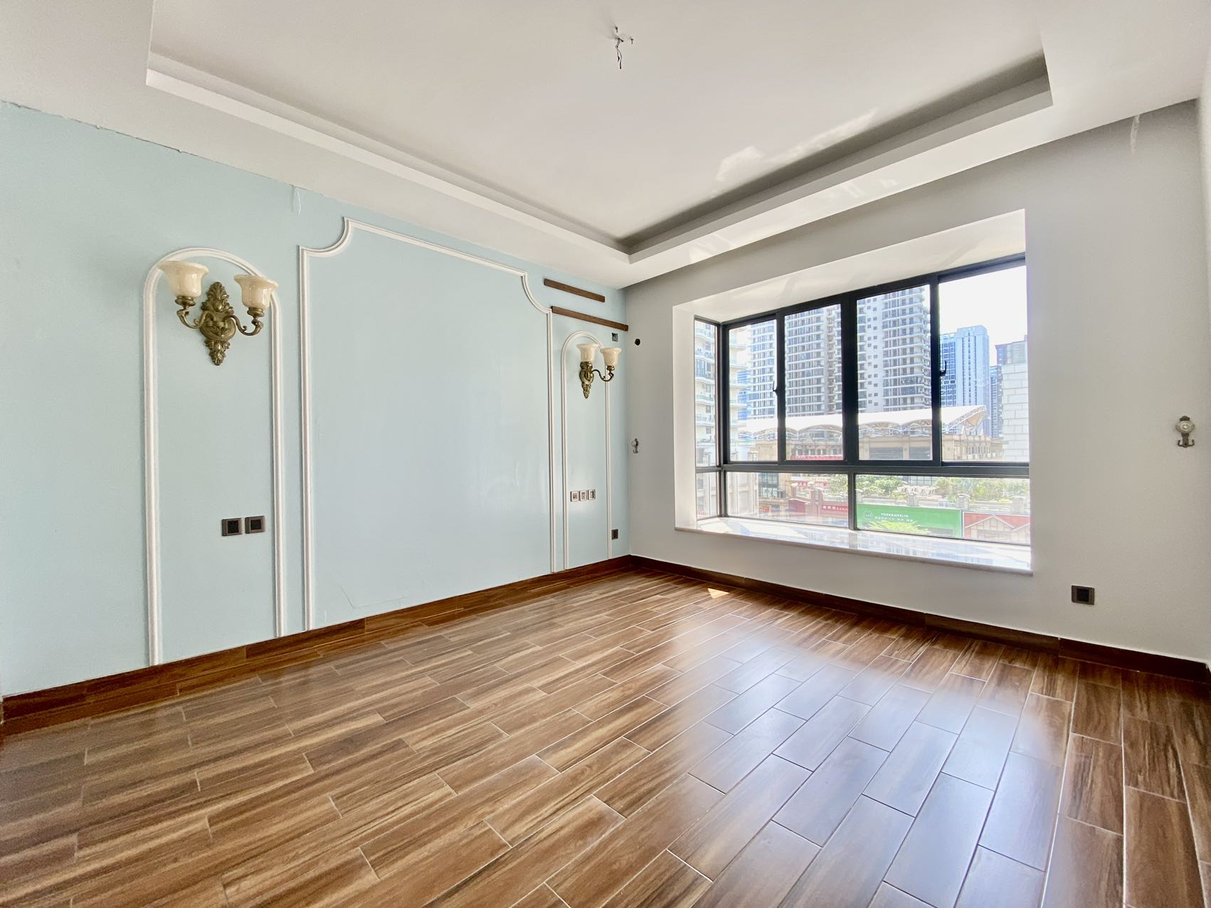 绿地海长流三期  5室2厅2卫    229.0万 绿地海长流三期  5室2厅2卫    229.0万室内图