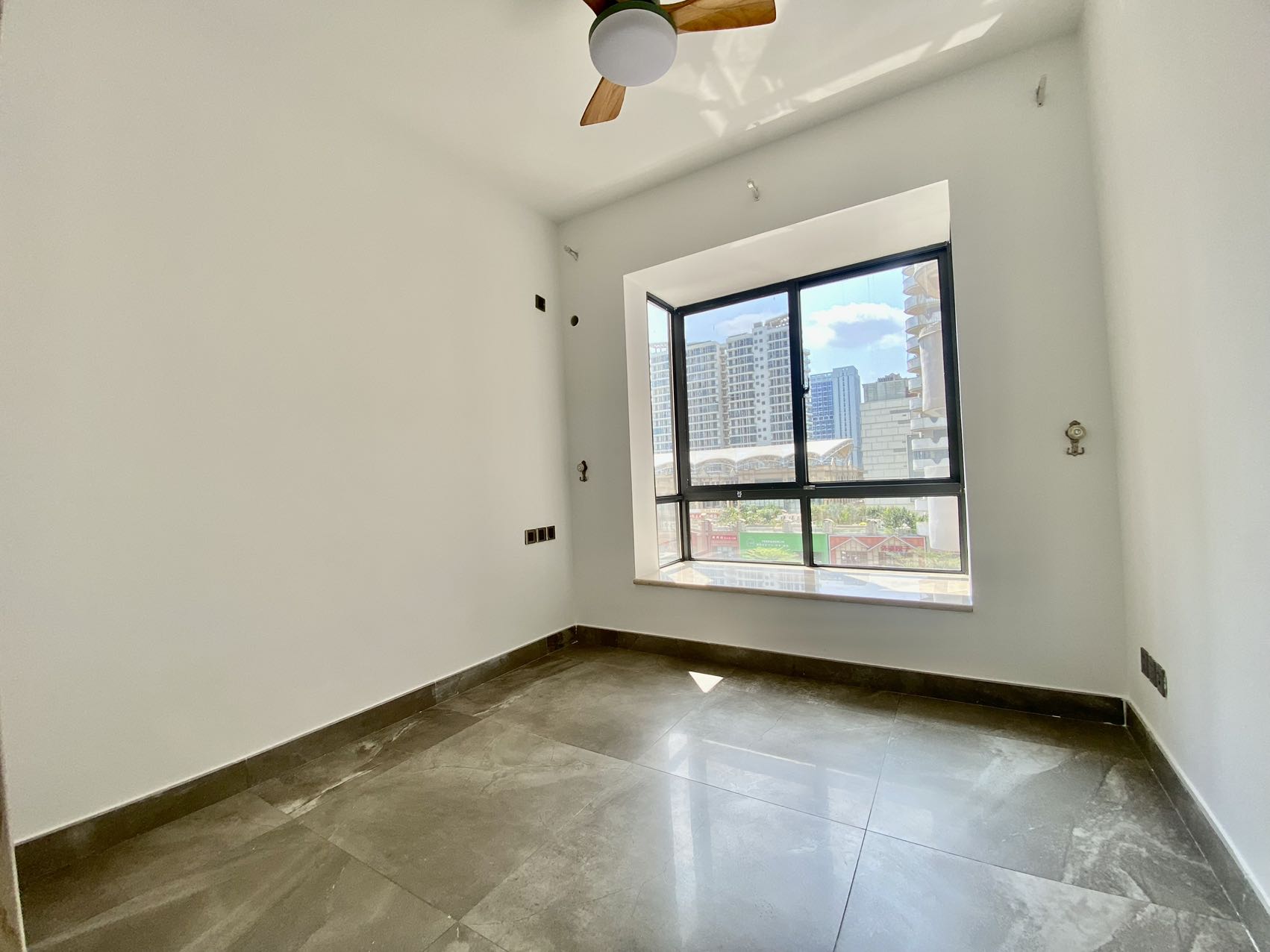 绿地海长流三期  5室2厅2卫    229.0万 绿地海长流三期  5室2厅2卫    229.0万室内图