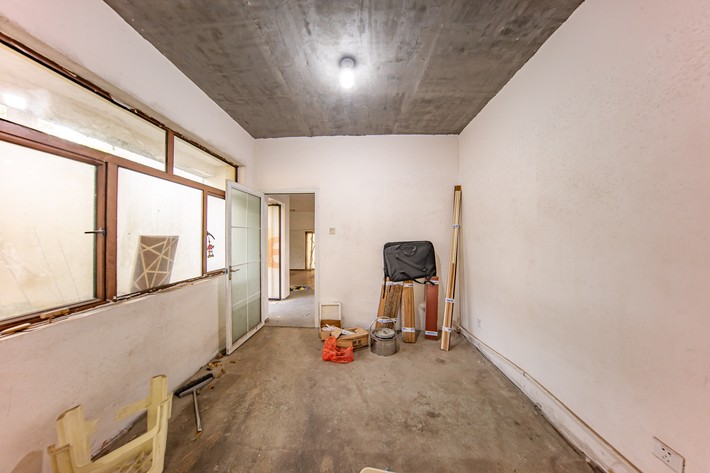 麓山恋迪亚溪谷 6室2厅1卫 298.0万 麓山恋迪亚溪谷 6室2厅1卫 298.0万客厅