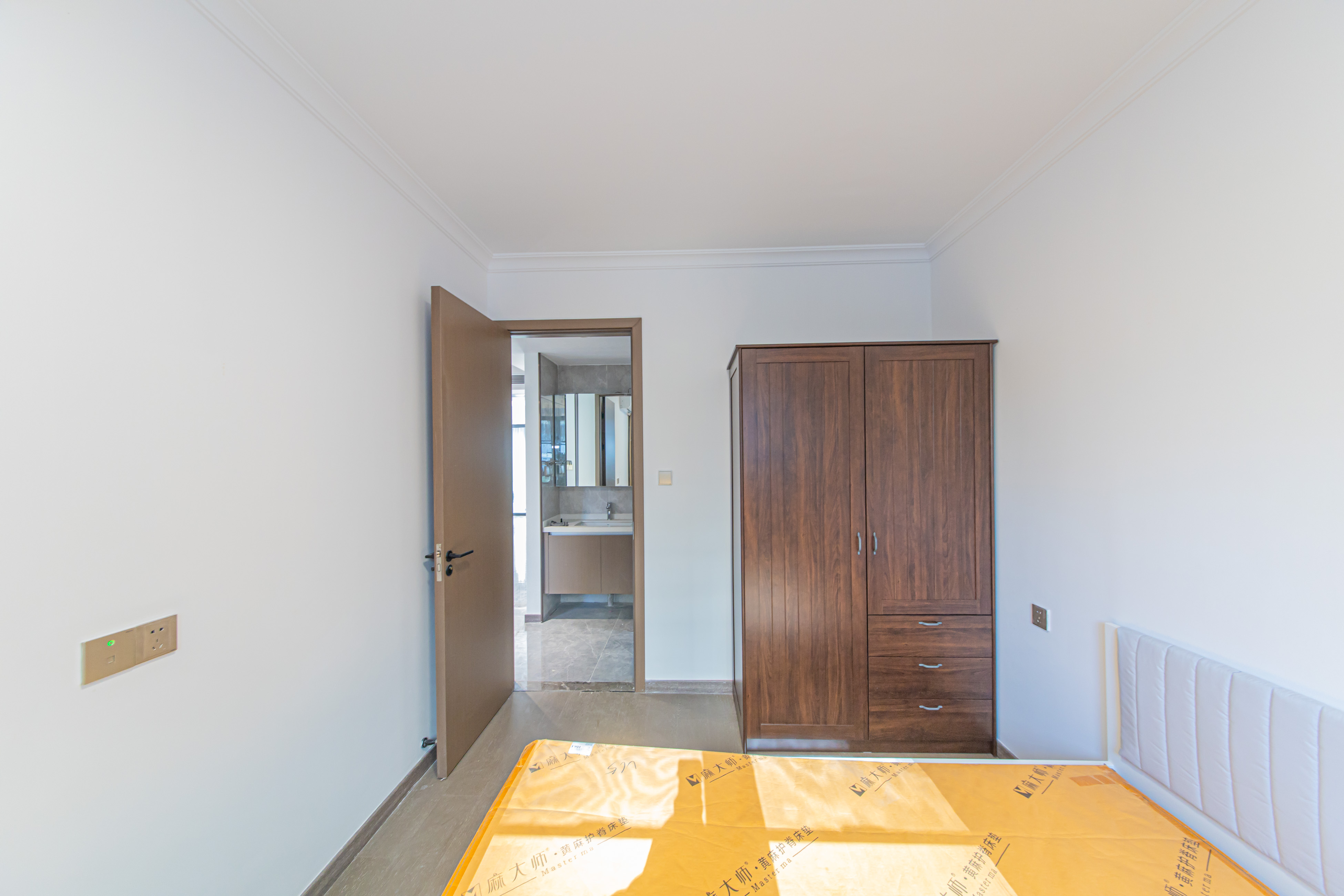 江悦和鸣 4室2厅2卫 208.0万 江悦和鸣 4室2厅2卫 208.0万卧室