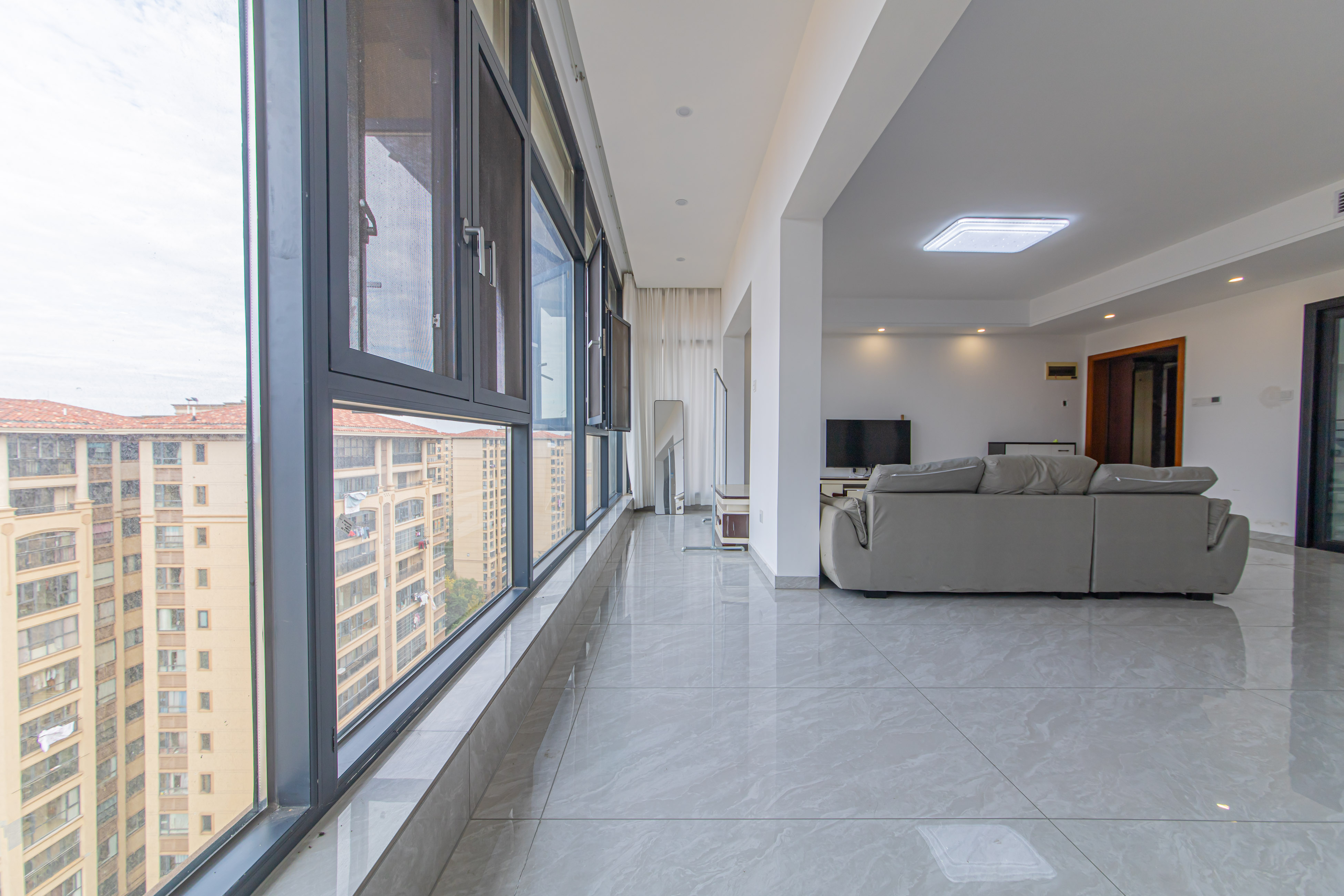 中建芙蓉嘉苑 3室2厅2卫 108.0万 中建芙蓉嘉苑 3室2厅2卫 108.0万阳台