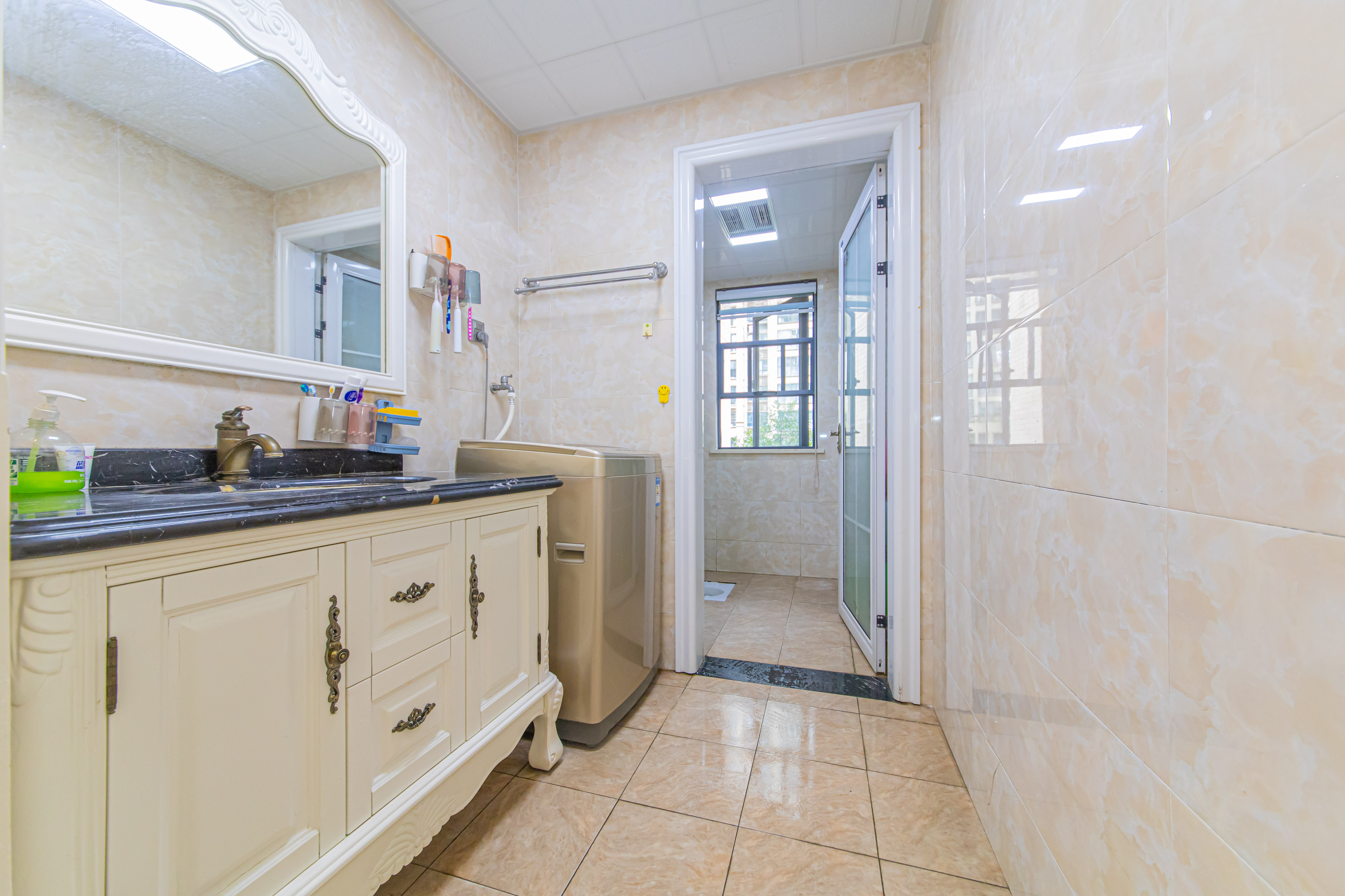 中建芙蓉嘉苑 3室2厅2卫 135.0万 中建芙蓉嘉苑 3室2厅2卫 135.0万卫生间