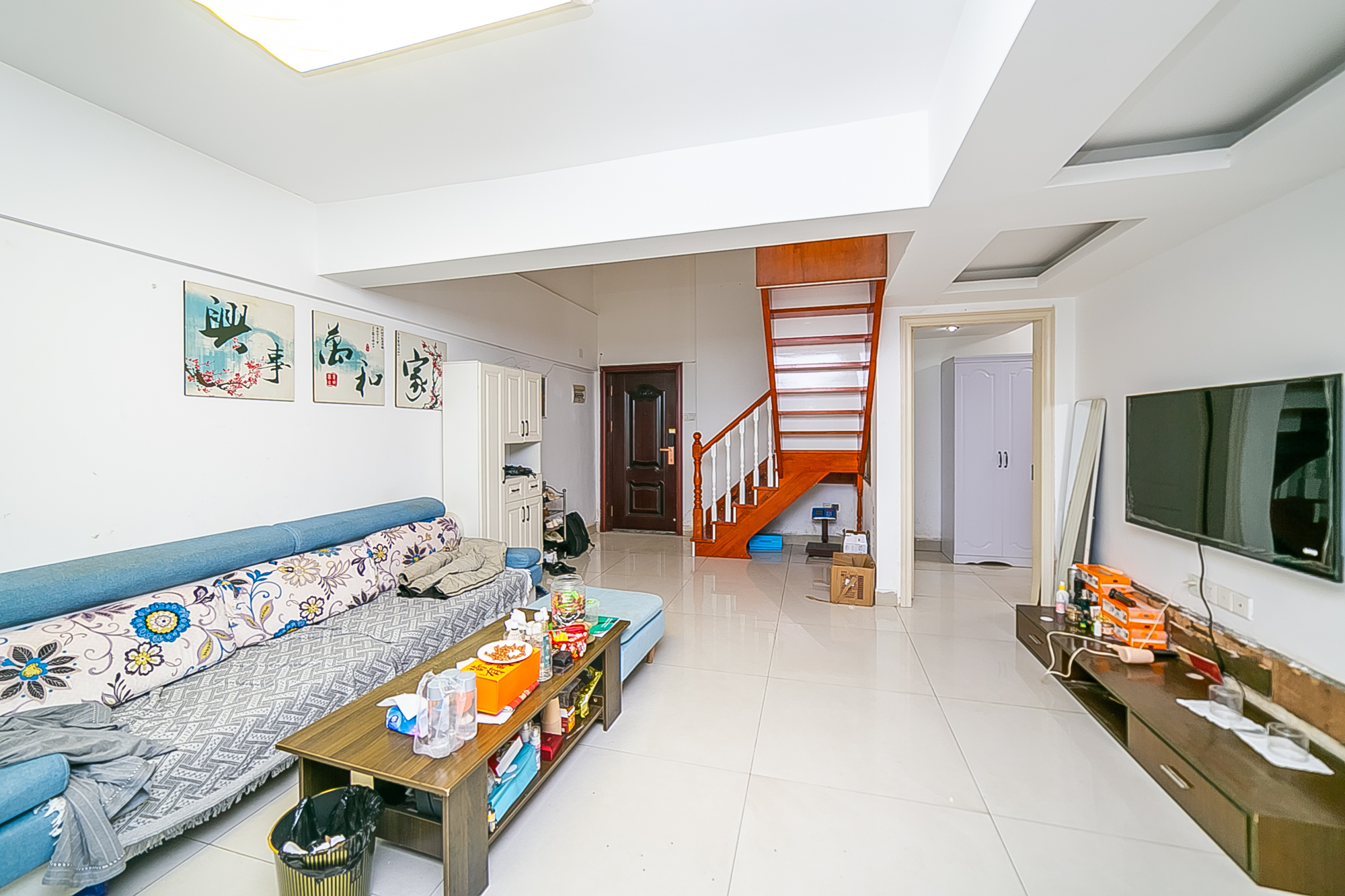 南国嘉苑  2室2厅1卫    68.0万 南国嘉苑  2室2厅1卫    68.0万客厅