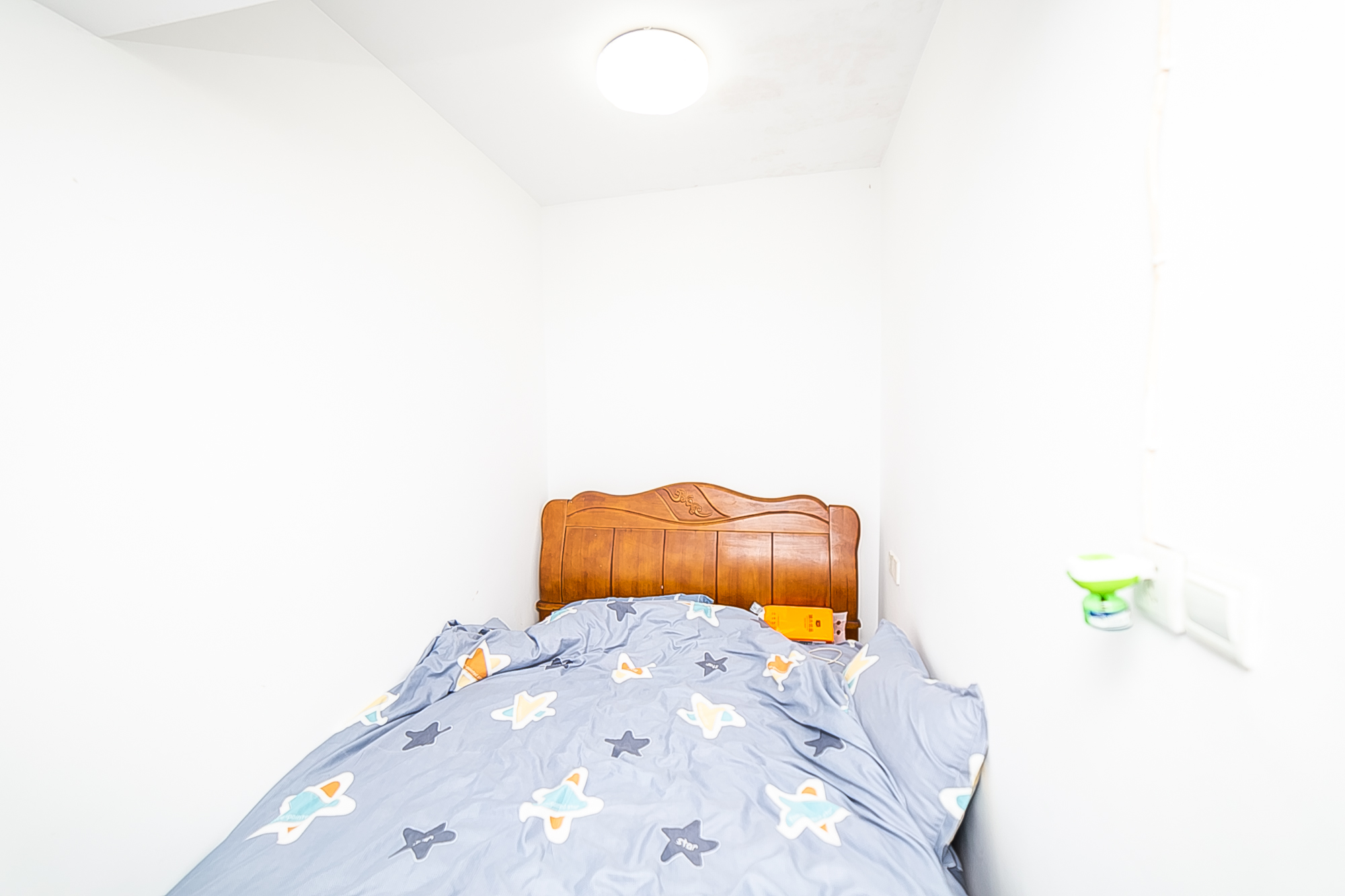 南国嘉苑  2室2厅1卫    68.0万 南国嘉苑  2室2厅1卫    68.0万卧室