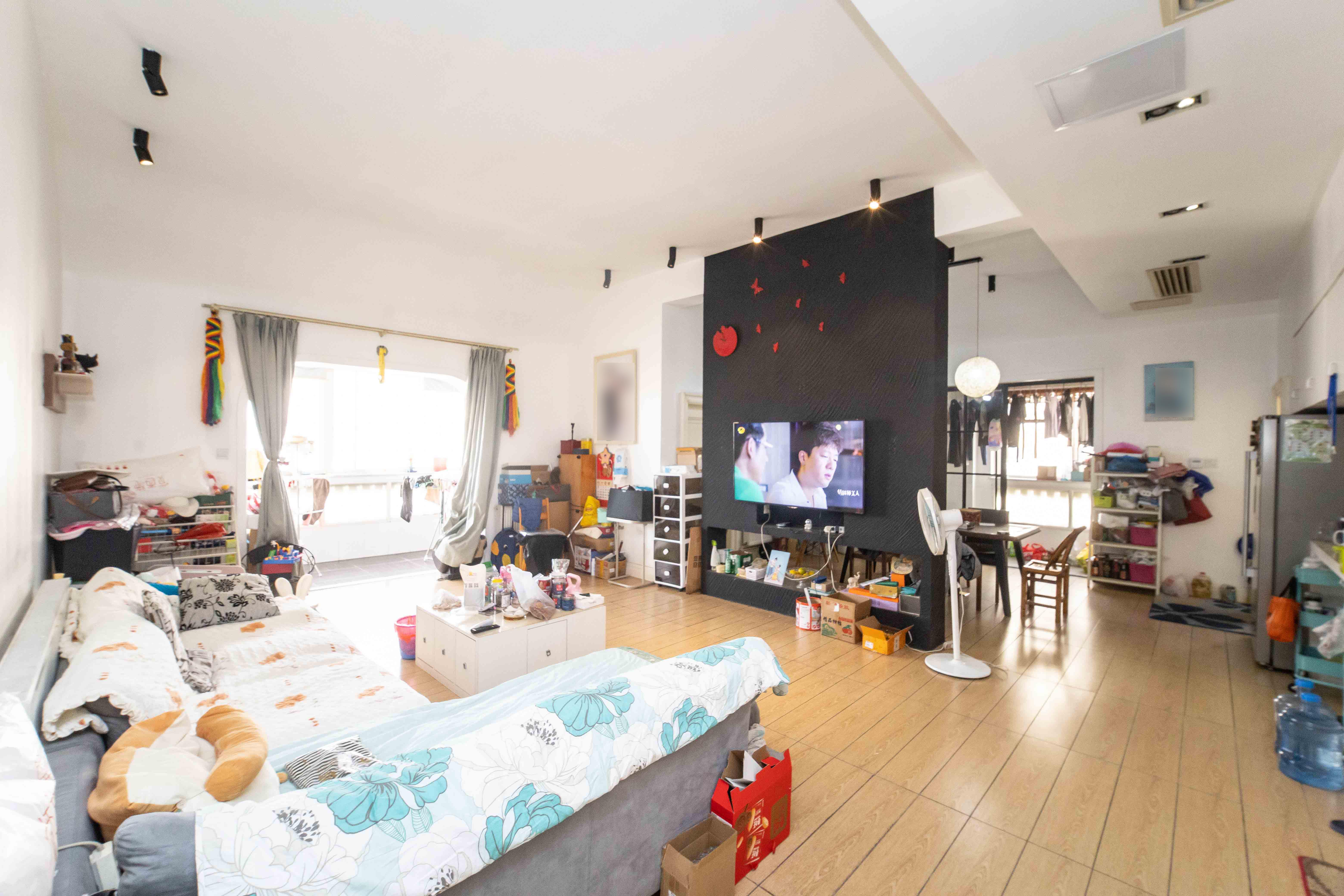 世嘉国际华城 5室2厅2卫 160.0万 世嘉国际华城 5室2厅2卫 160.0万客厅