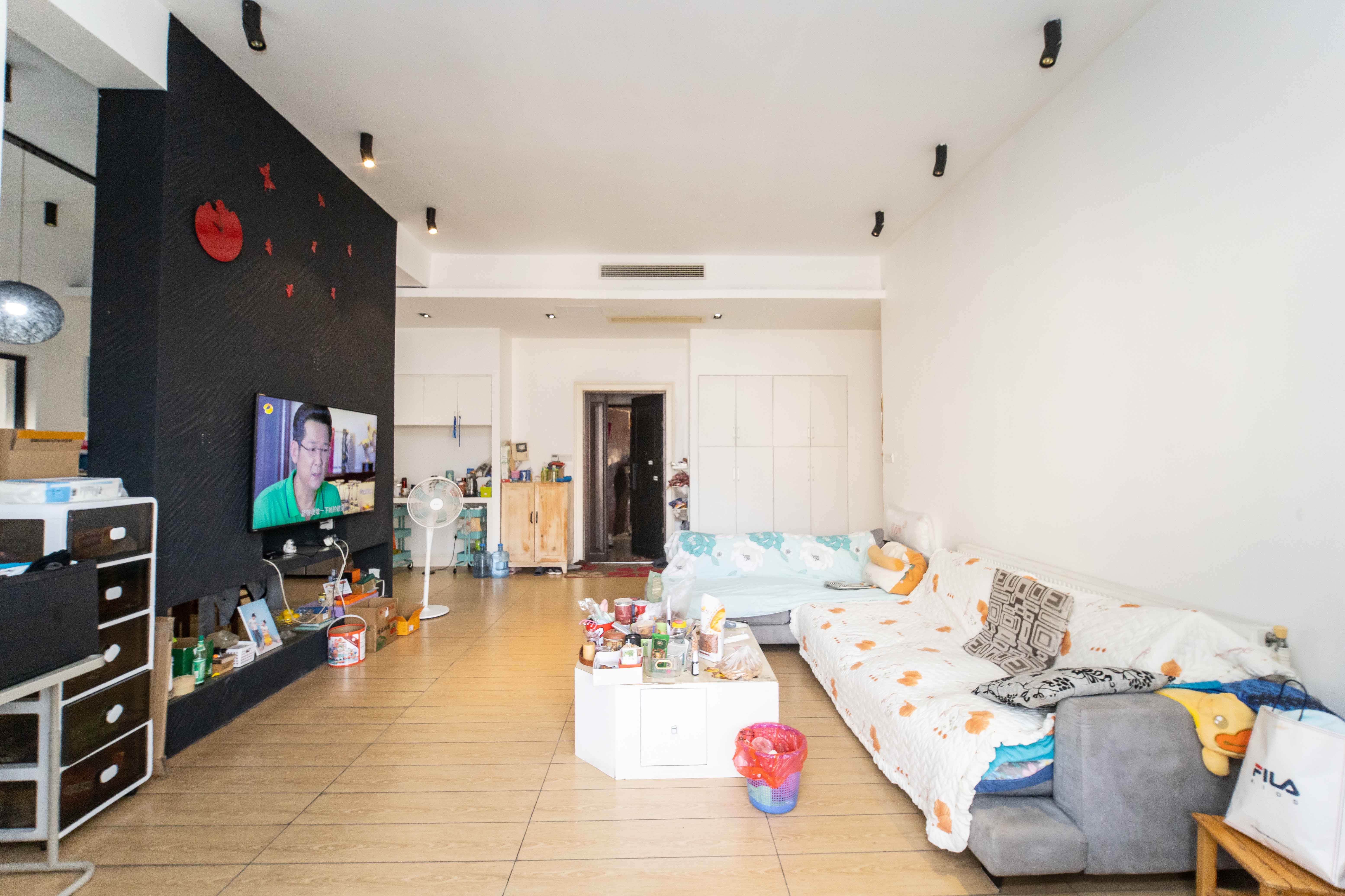 世嘉国际华城 5室2厅2卫 160.0万 世嘉国际华城 5室2厅2卫 160.0万客厅