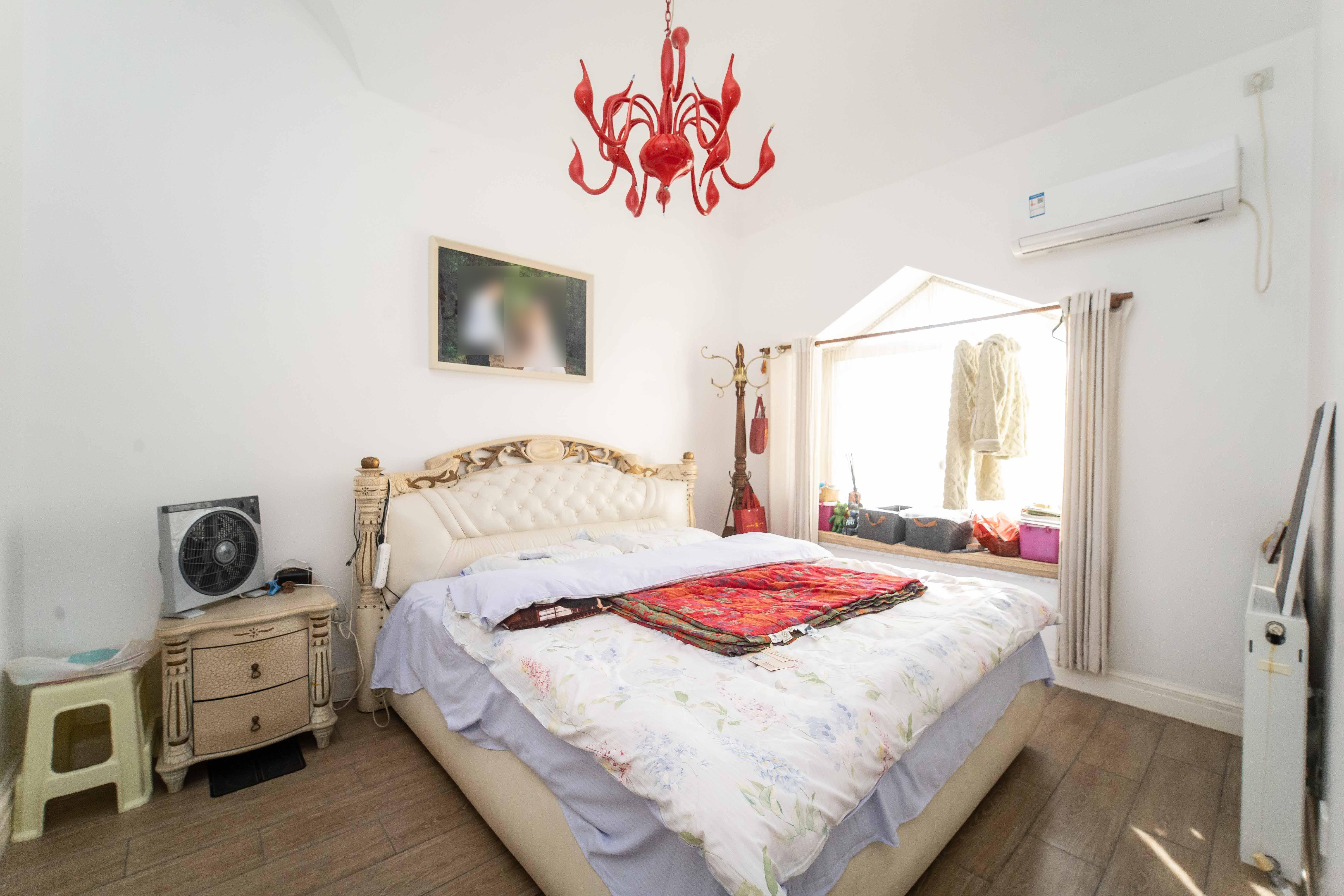 世嘉国际华城 5室2厅2卫 160.0万 世嘉国际华城 5室2厅2卫 160.0万卧室