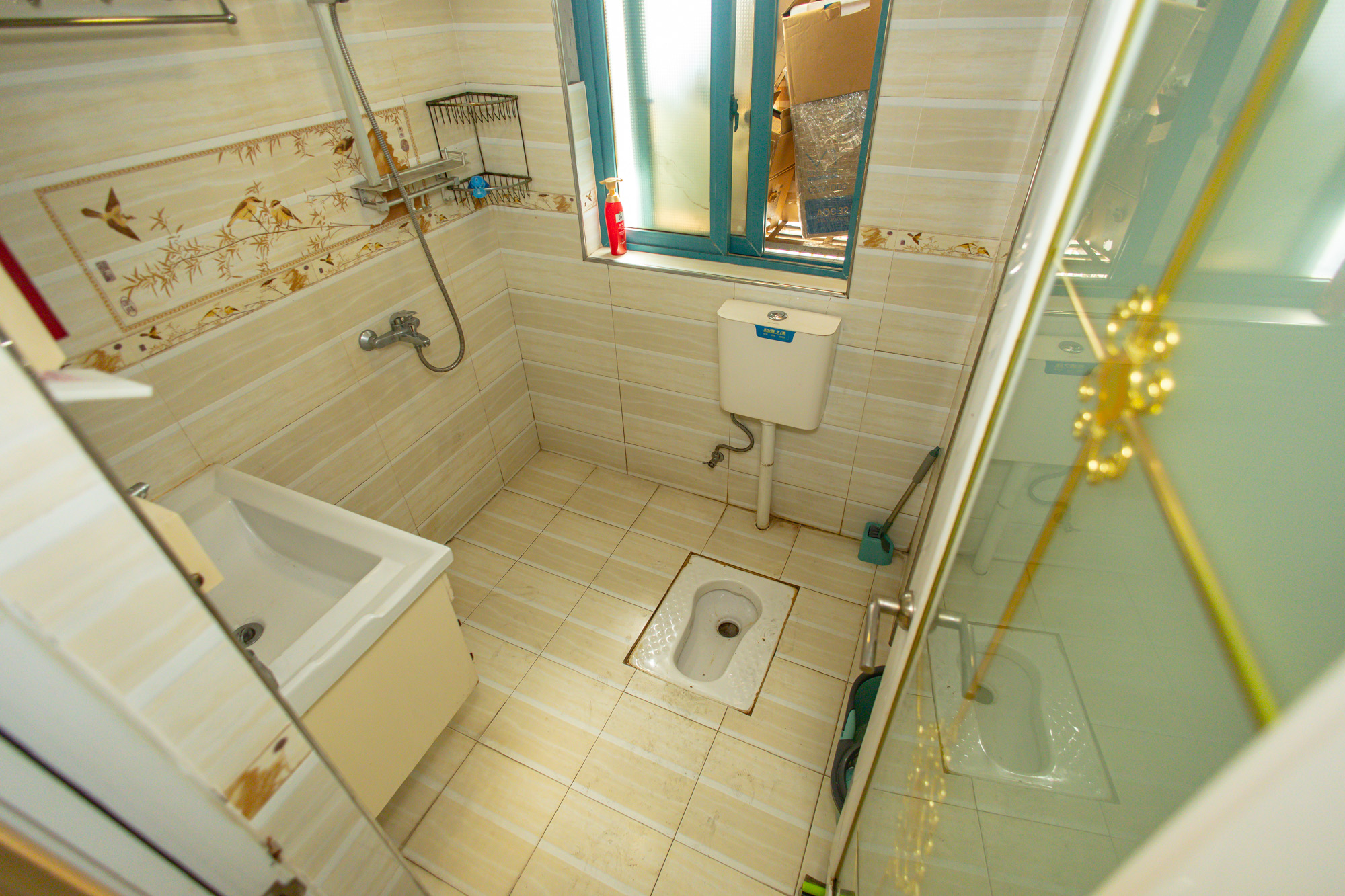 蝴蝶谷 2室2厅1卫 39.8万 蝴蝶谷 2室2厅1卫 39.8万卫生间