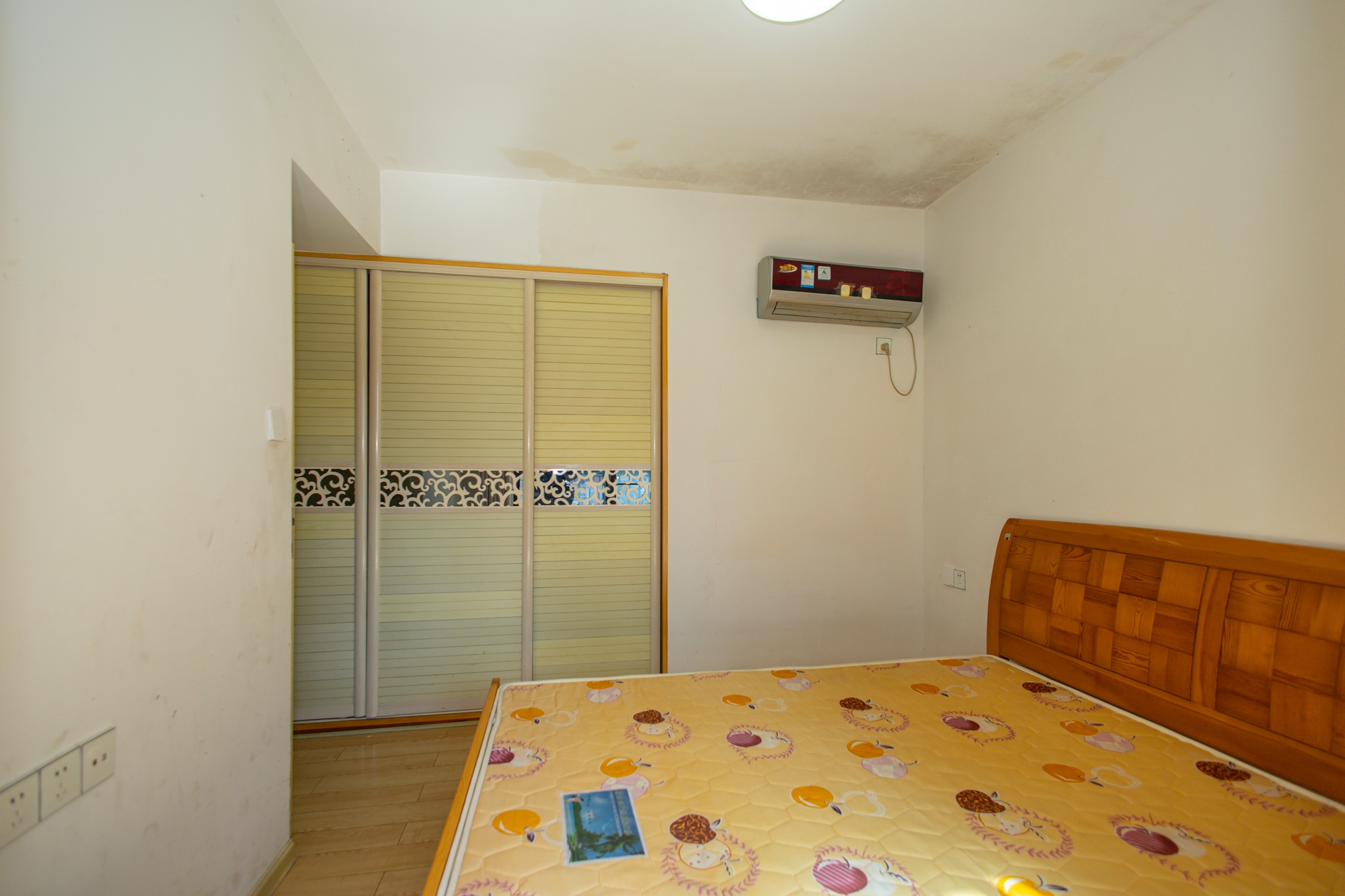 蝴蝶谷 2室2厅1卫 39.8万 蝴蝶谷 2室2厅1卫 39.8万卧室