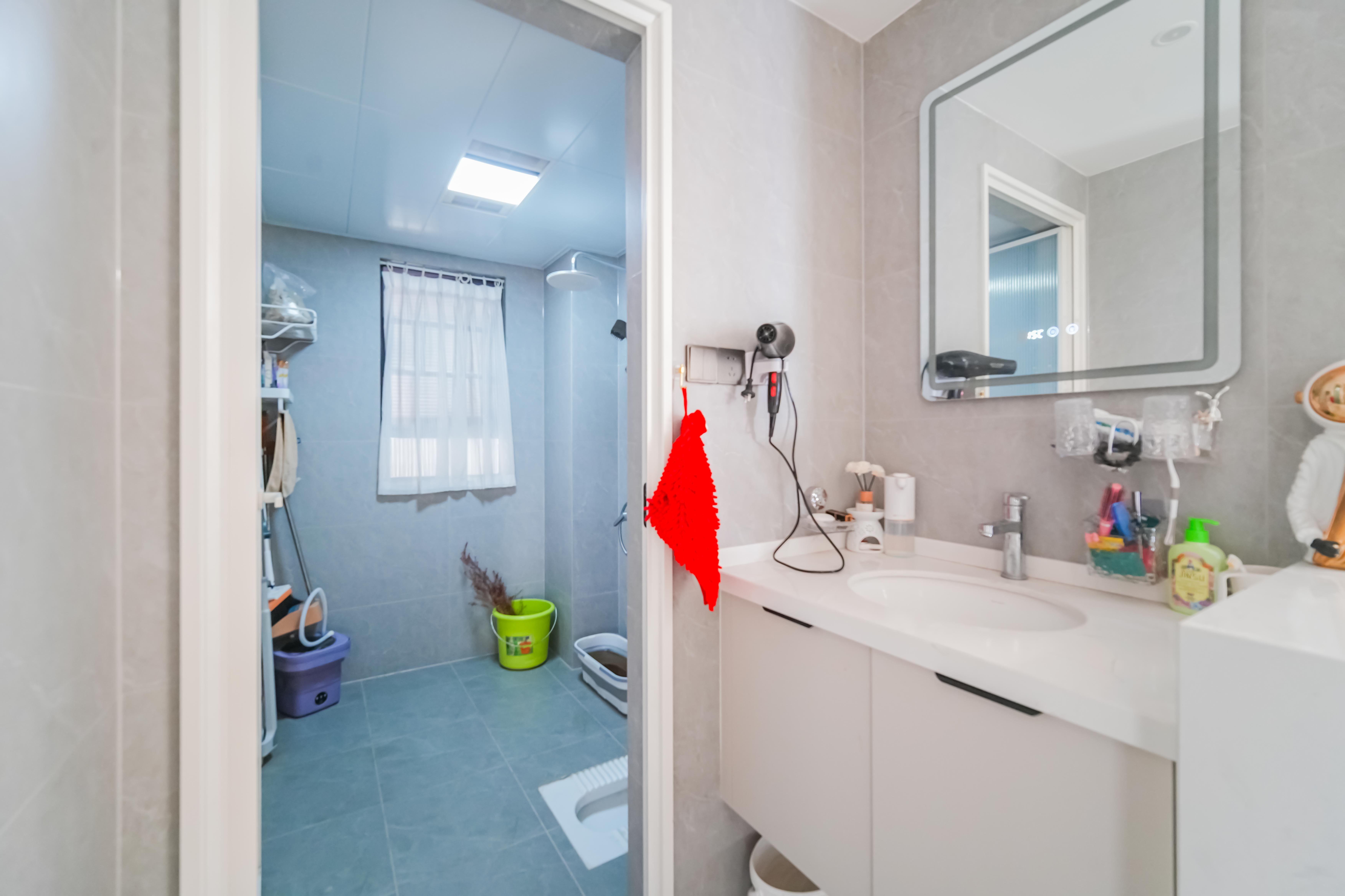 卓越伊景苑  3室2厅2卫    126.0万 卓越伊景苑  3室2厅2卫    126.0万卫生间