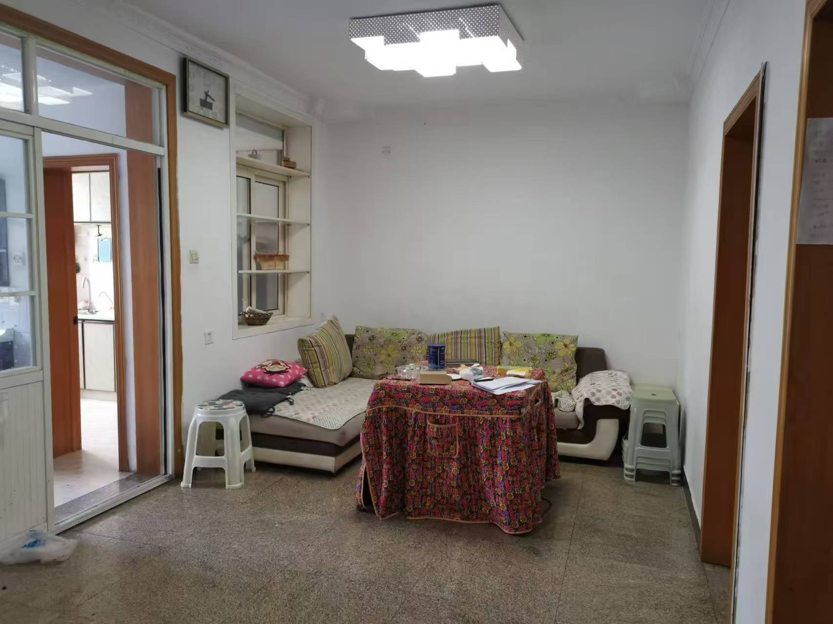 区政府  3室2厅1卫    1200.0元/月