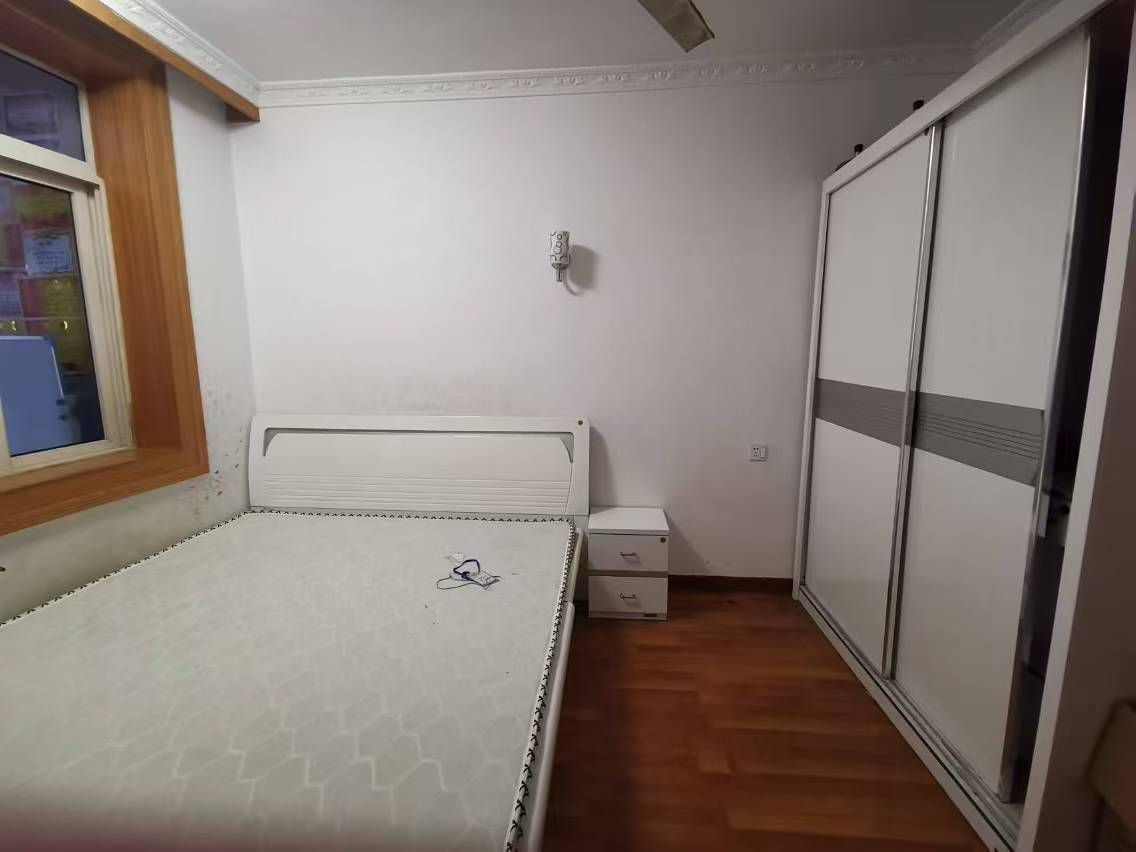 区政府 3室2厅1卫 1200.0元/月 区政府 3室2厅1卫 1200.0元/月室内图