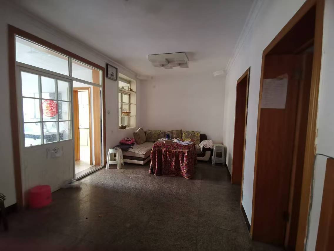 区政府 3室2厅1卫 1200.0元/月 区政府 3室2厅1卫 1200.0元/月室内图