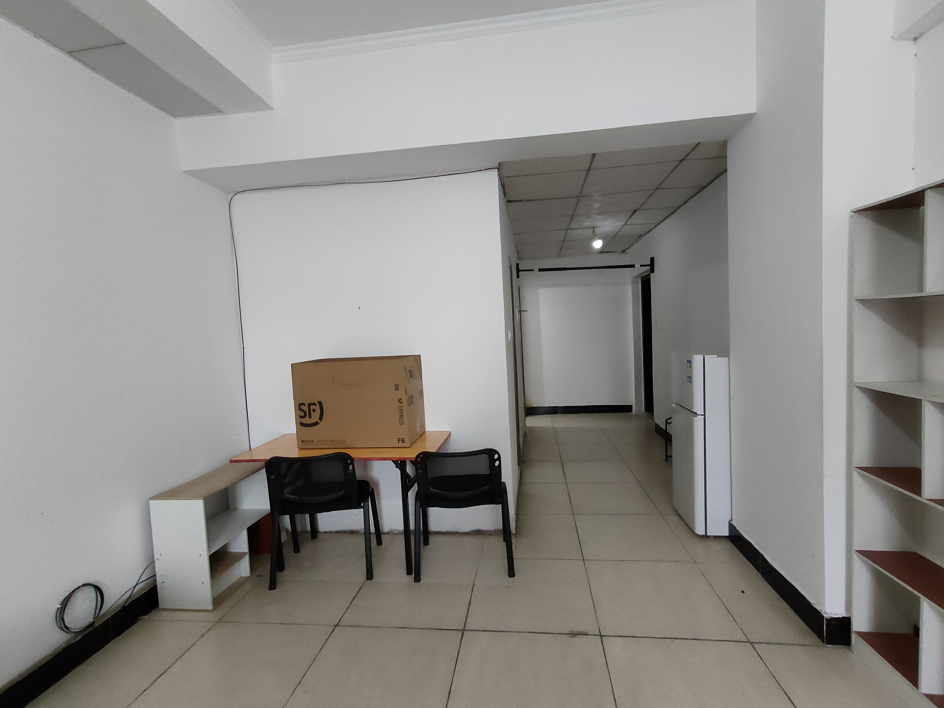 金海大厦(海秀西路)  1室0厅1卫    1000.0元/月 金海大厦(海秀西路)  1室0厅1卫    1000.0元/月室内图