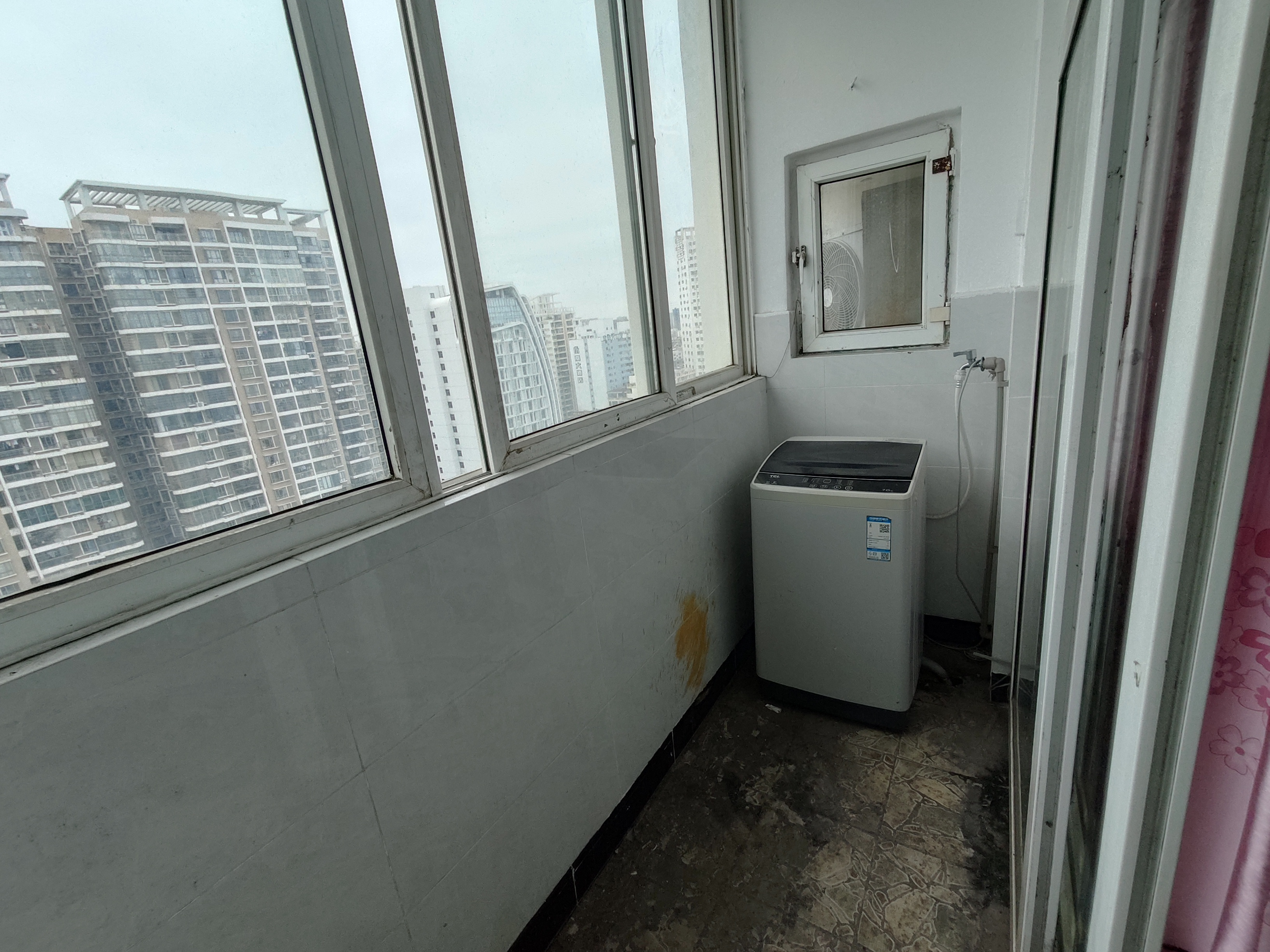 金海大厦(海秀西路)  1室0厅1卫    1000.0元/月 金海大厦(海秀西路)  1室0厅1卫    1000.0元/月室内图