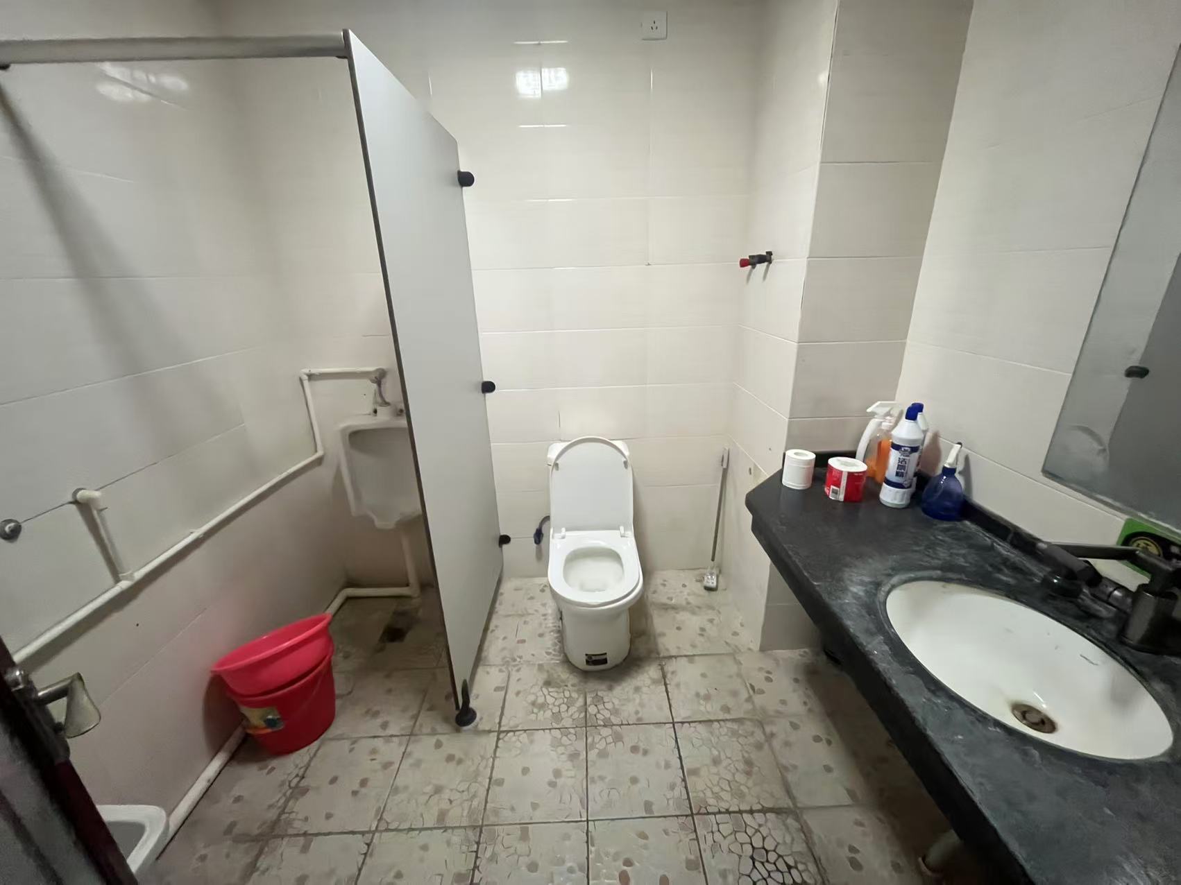 诚田大厦 3室2厅1卫 100.0万 诚田大厦 3室2厅1卫 100.0万室内图