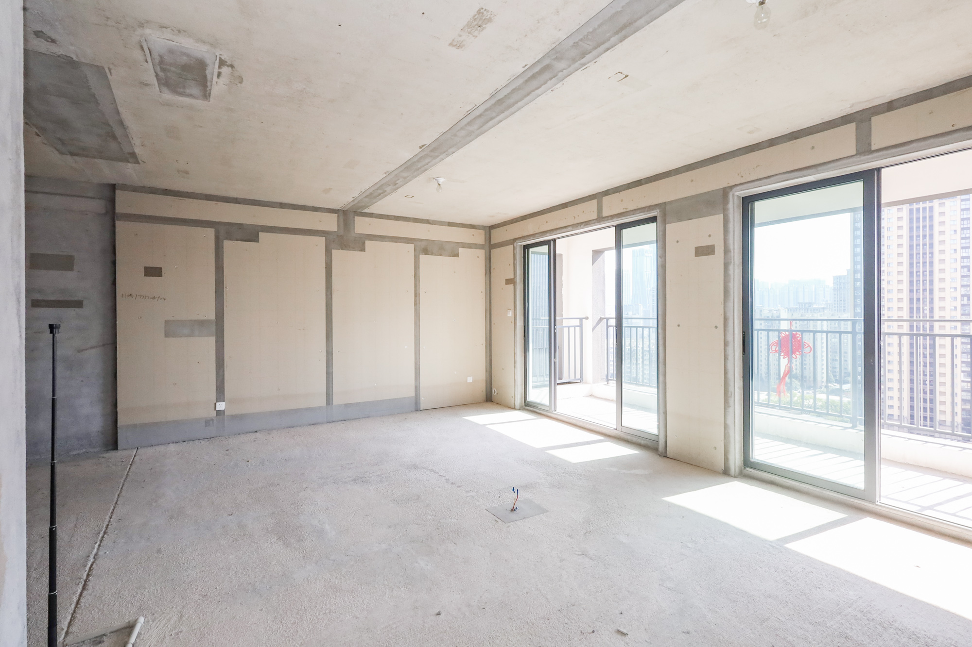 轨道中建麓江府  3室2厅2卫   155.00万客厅