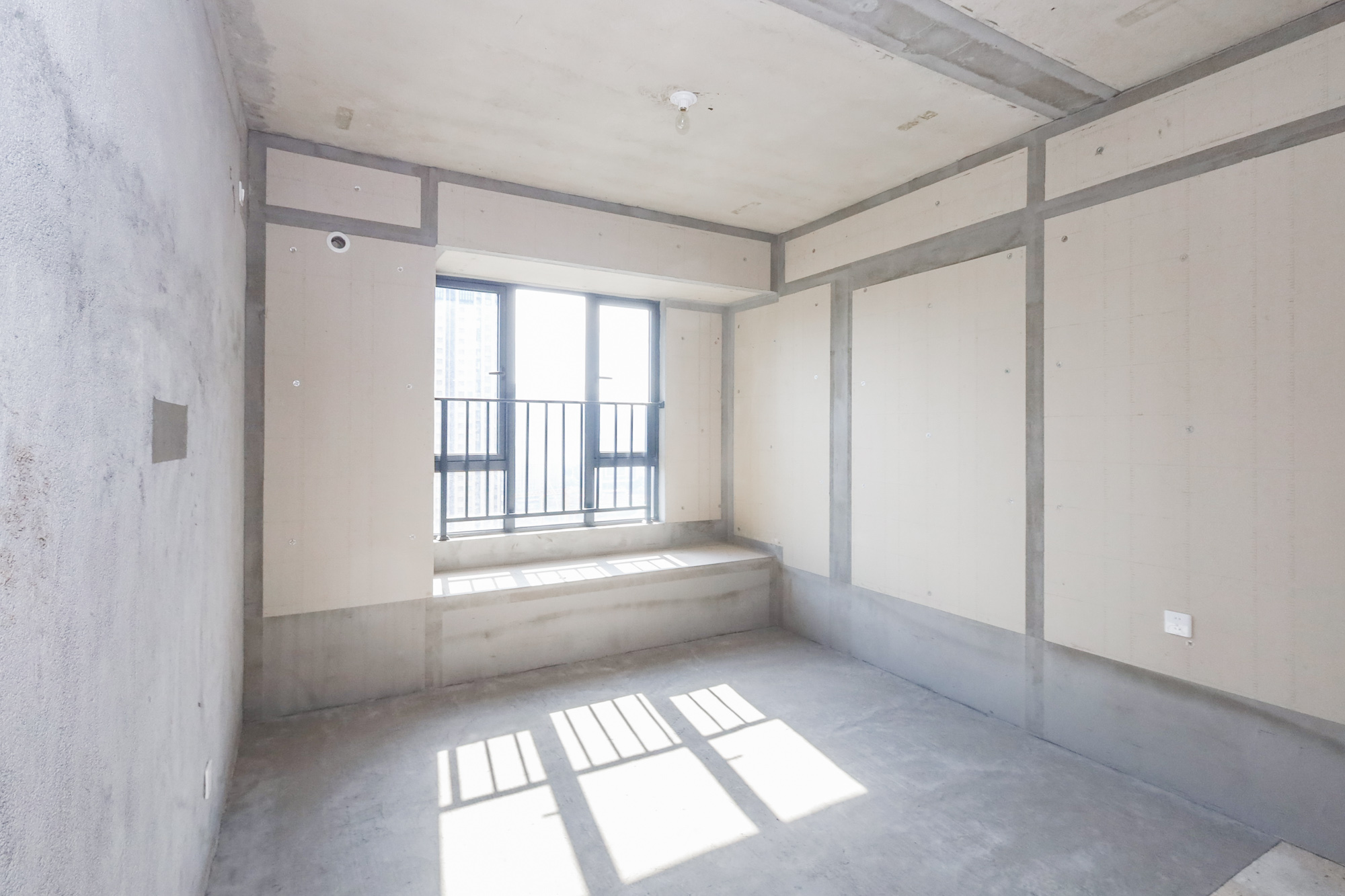 轨道中建麓江府  3室2厅2卫   155.00万卧室