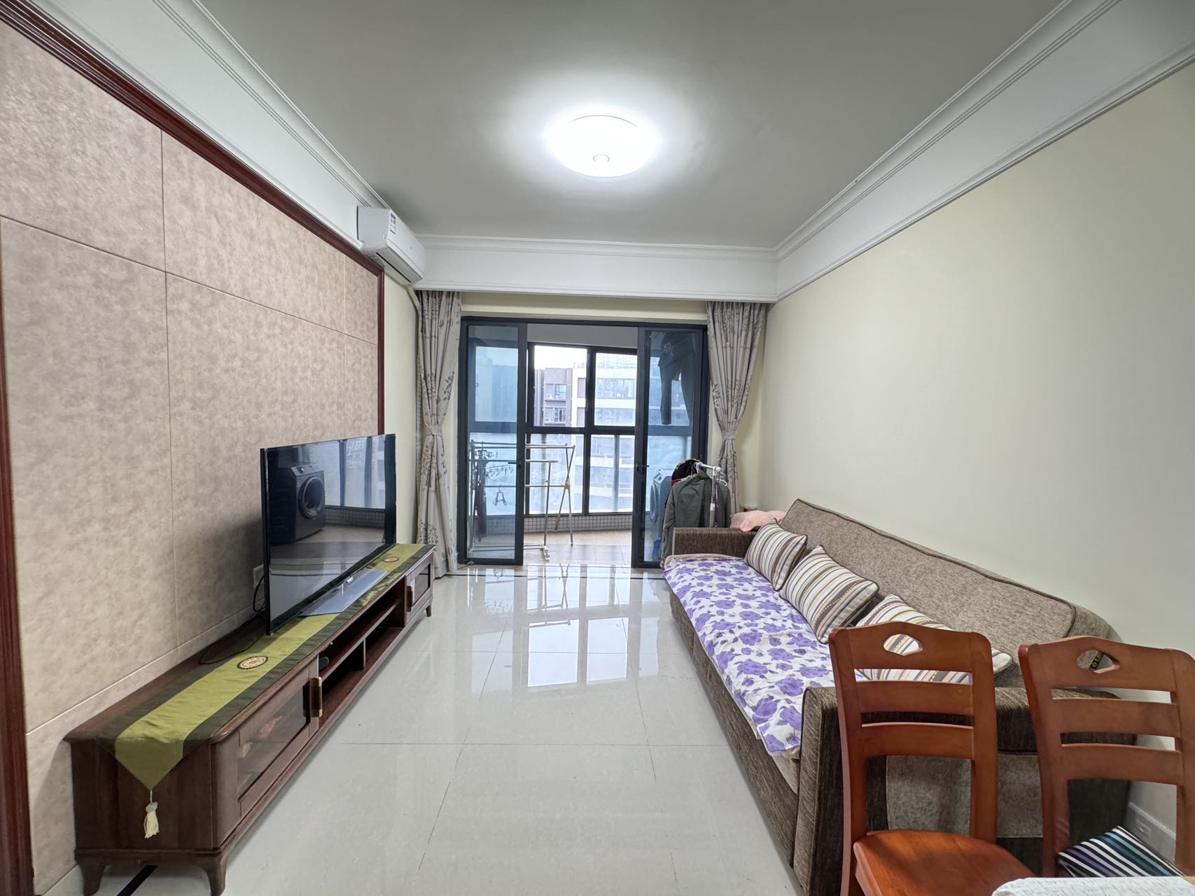 碧桂园滨海国际二期(君临湾) 1室2厅1卫 110.0万 碧桂园滨海国际二期(君临湾) 1室2厅1卫 110.0万室内图