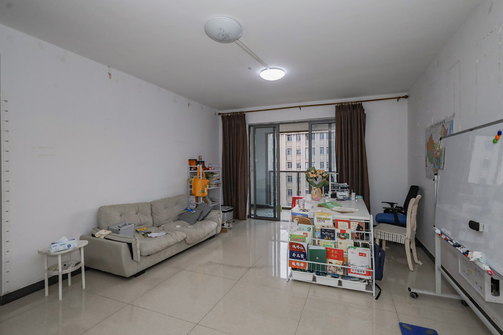 八方小区B区  4室2厅1卫    543.0万 八方小区B区  4室2厅1卫    543.0万客厅