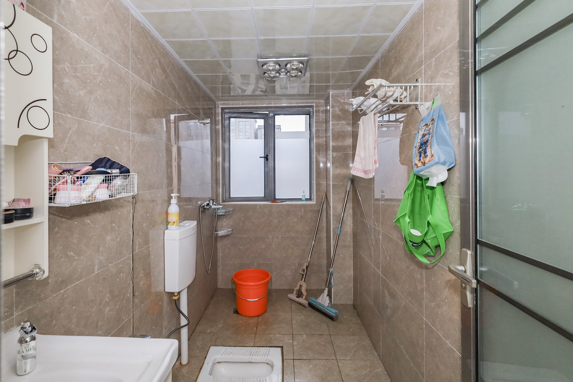 八方小区B区  4室2厅1卫    543.0万卫生间