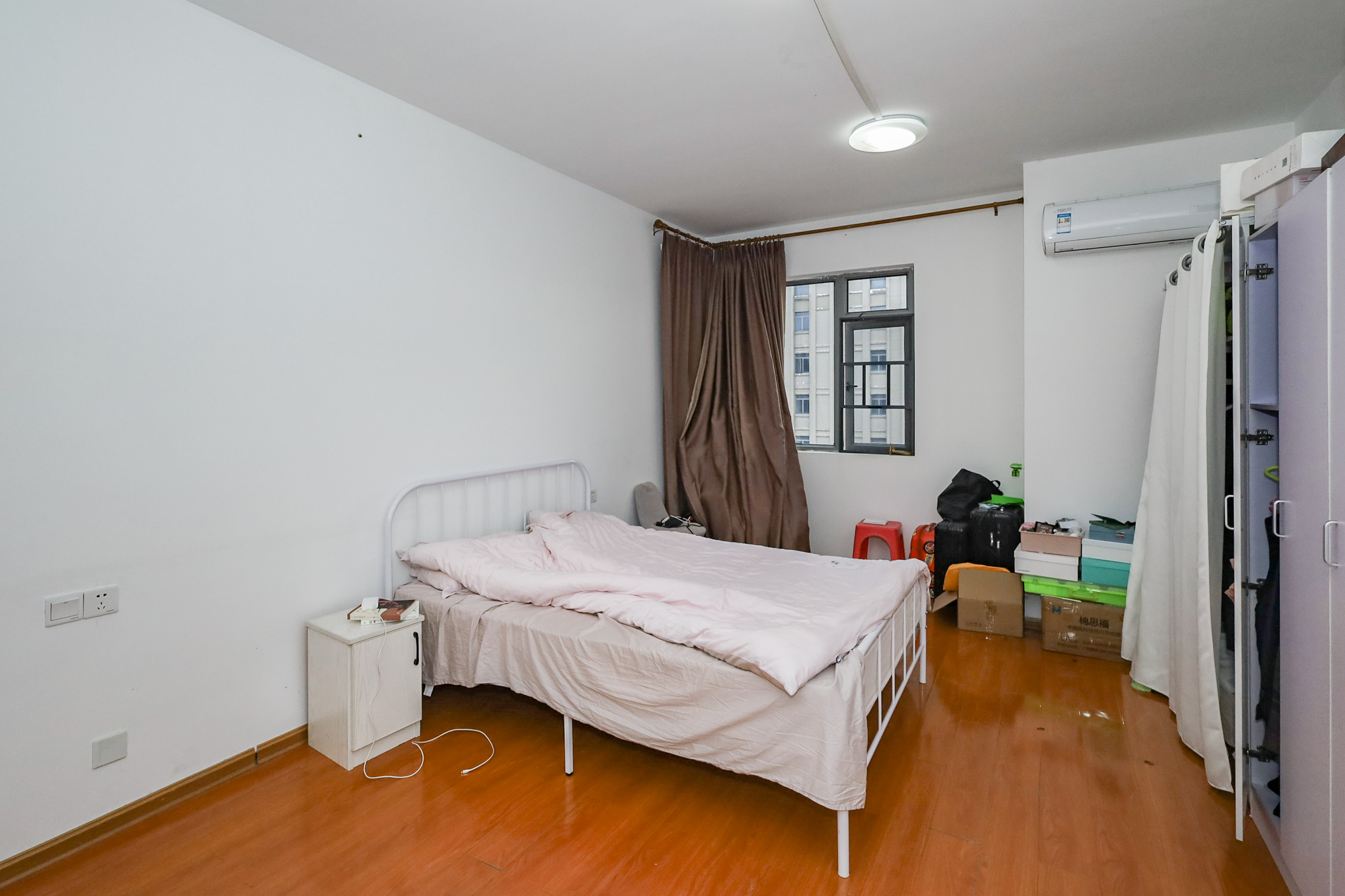 八方小区B区  4室2厅1卫    543.0万卧室